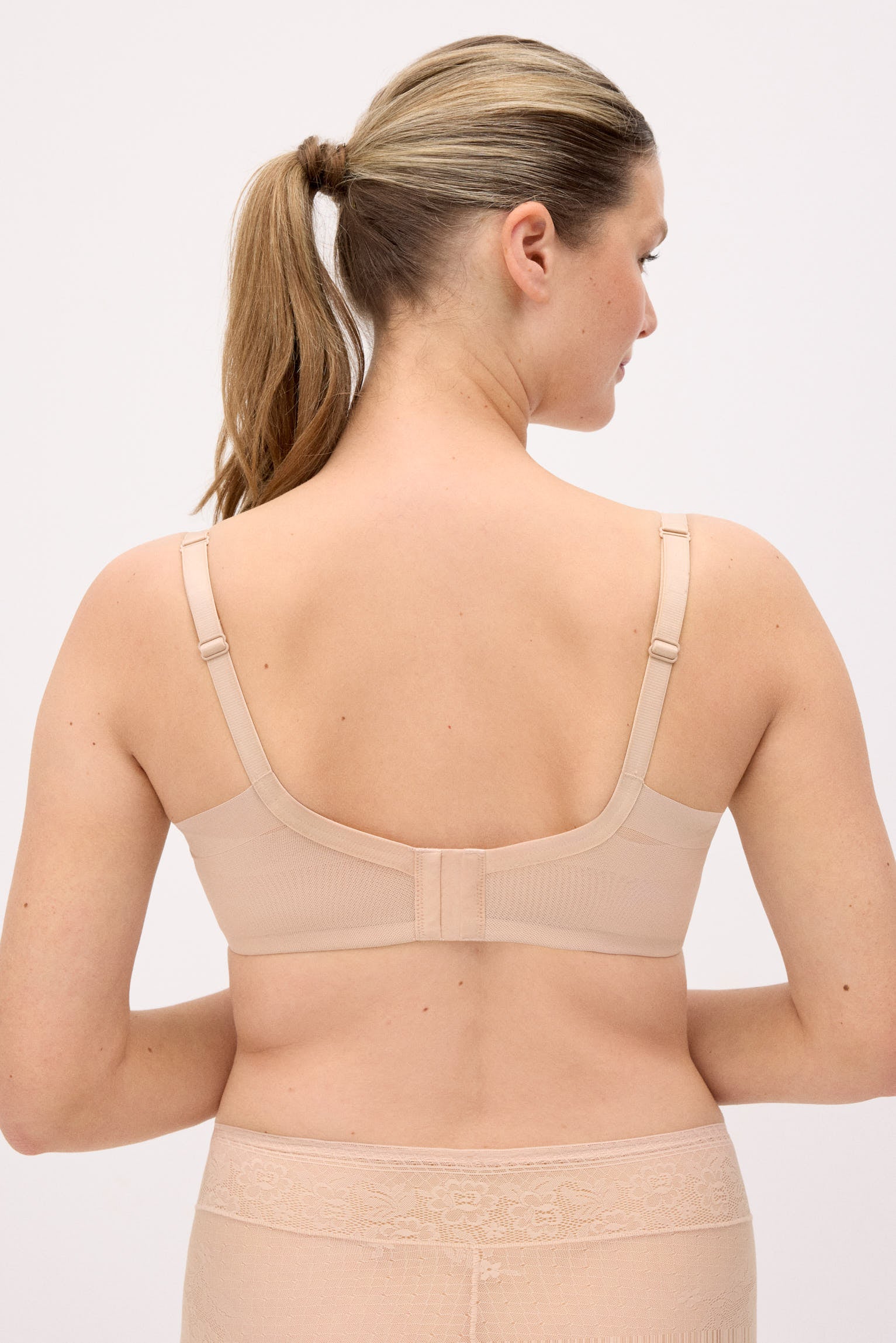 10156-2-sujetador-capacidad-con-aro-con-relleno-mary-nude-special-you-paula-echevarria