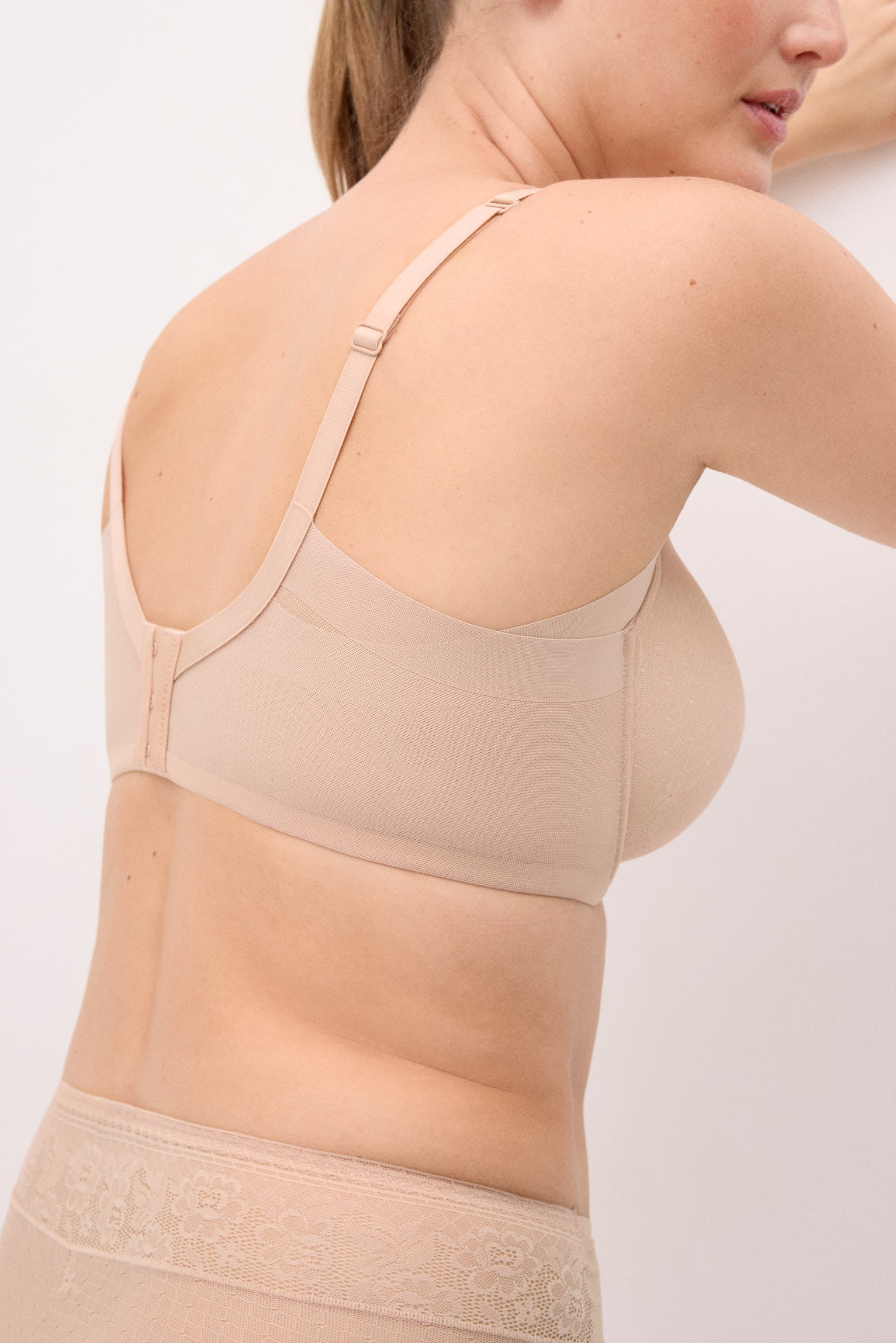 10156-4-sujetador-capacidad-con-aro-con-relleno-mary-nude-special-you-paula-echevarria