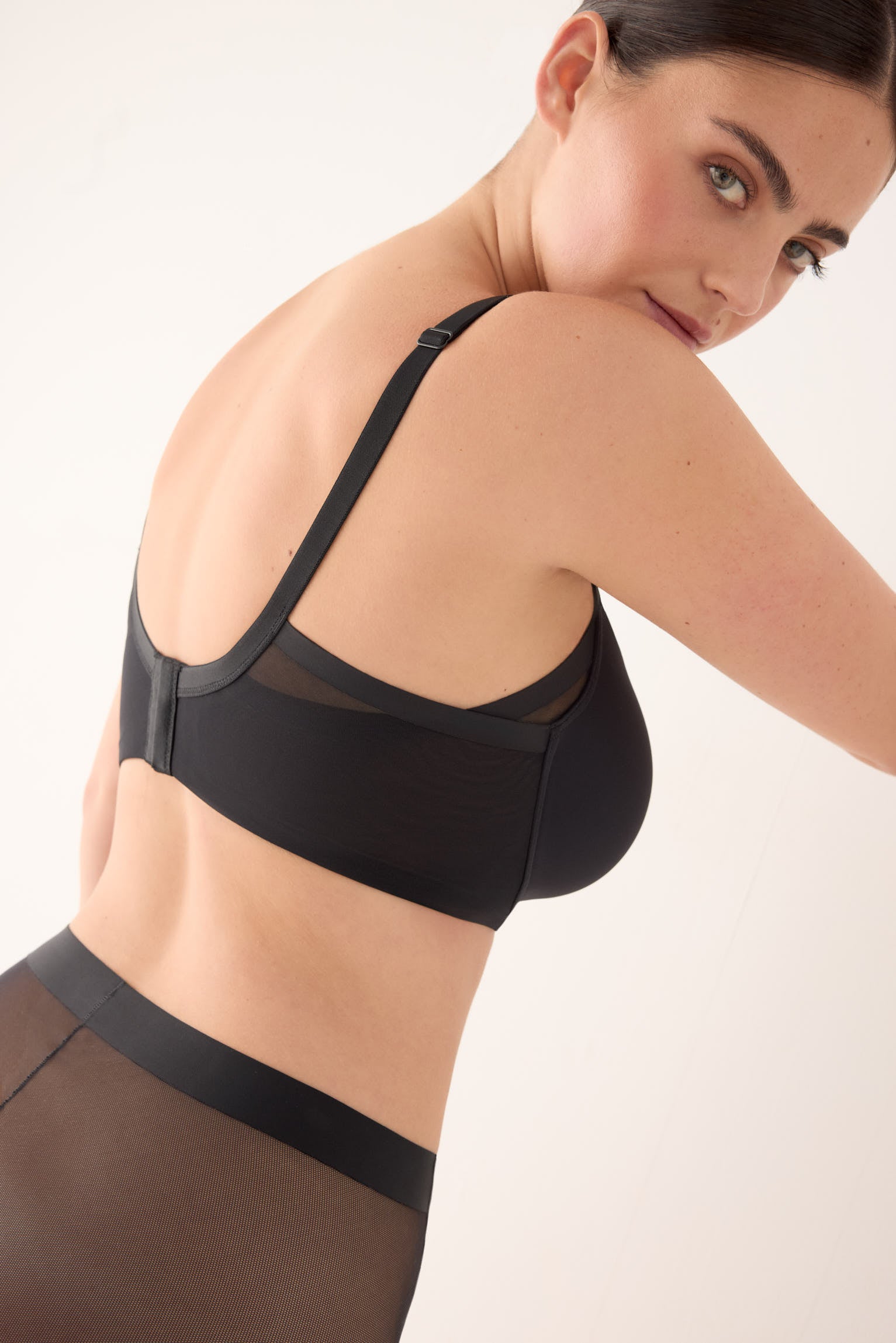 10160-05-nomarks-sujetador-capacidad-con-aro-con-relleno-sol-negro-ysabel-mora