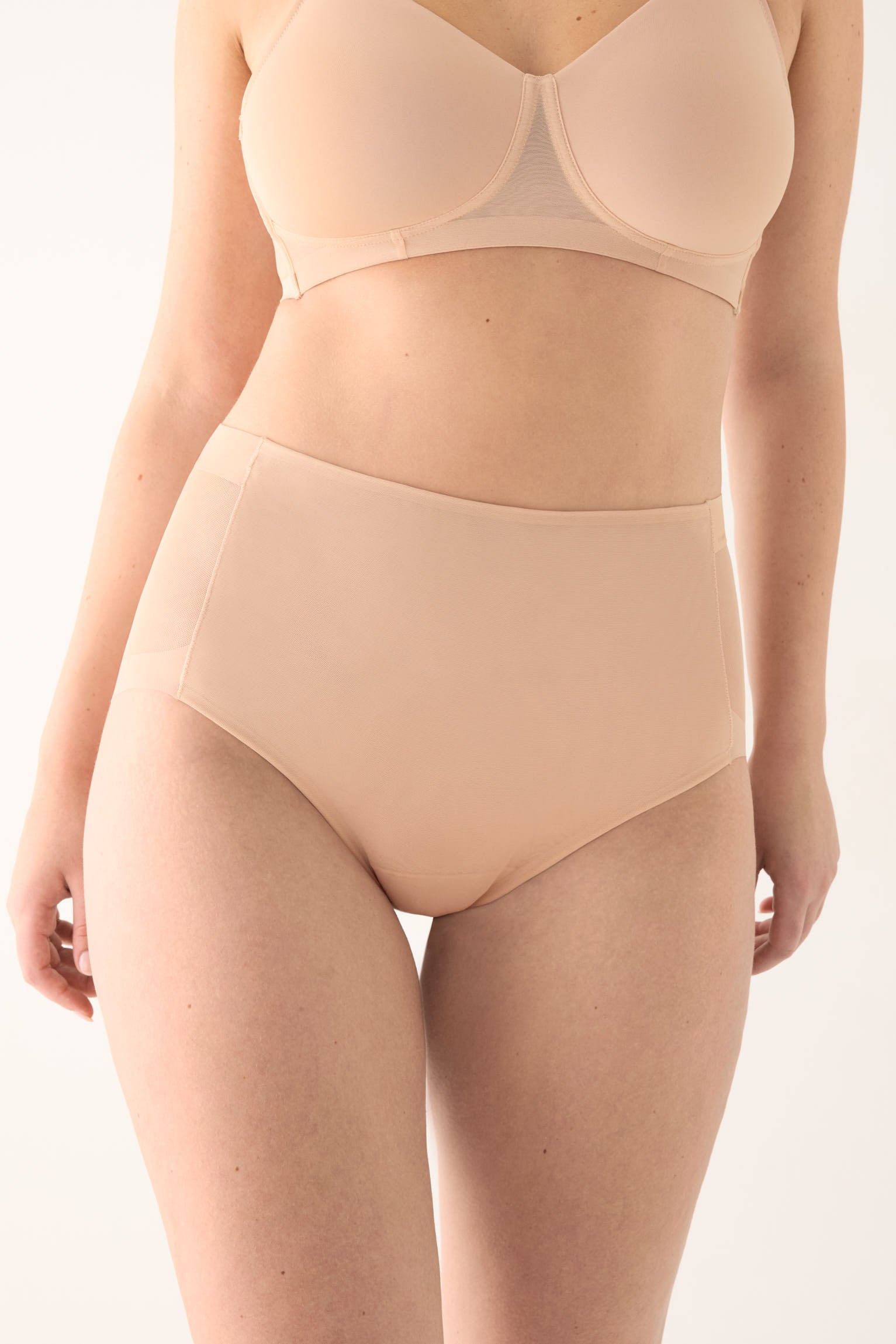 Braga nomarks alta de control nude - Ysabel Mora