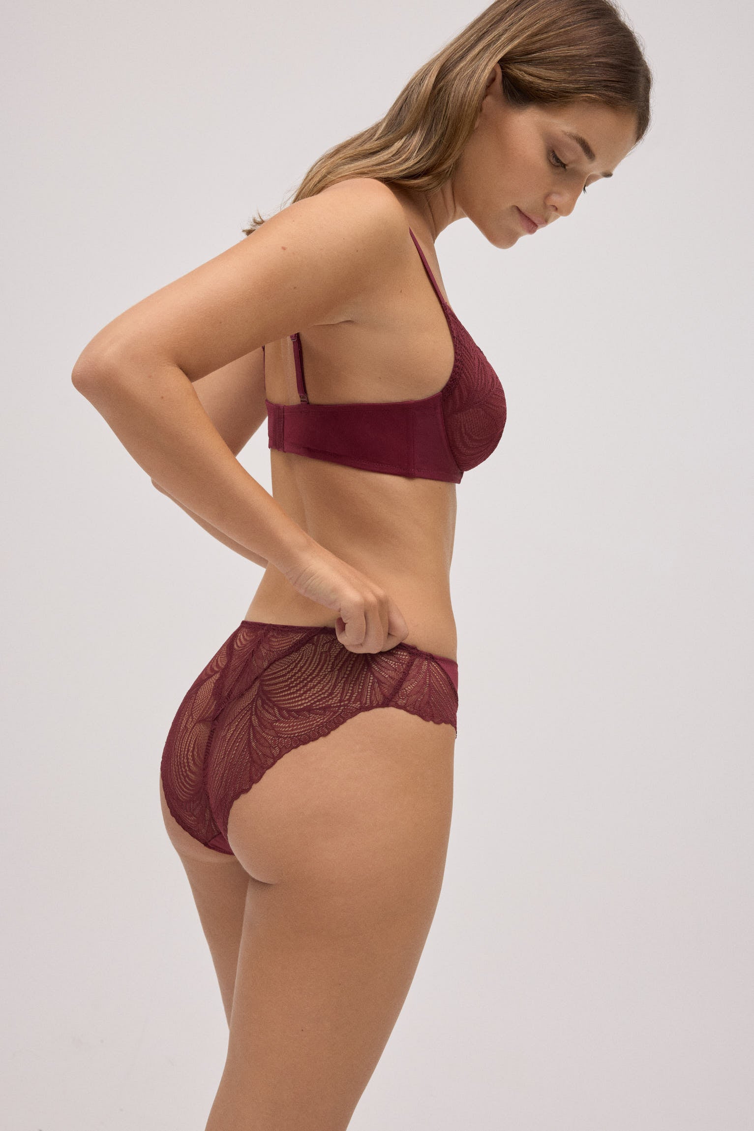 10779-3-braga-midi-de-encaje-granate