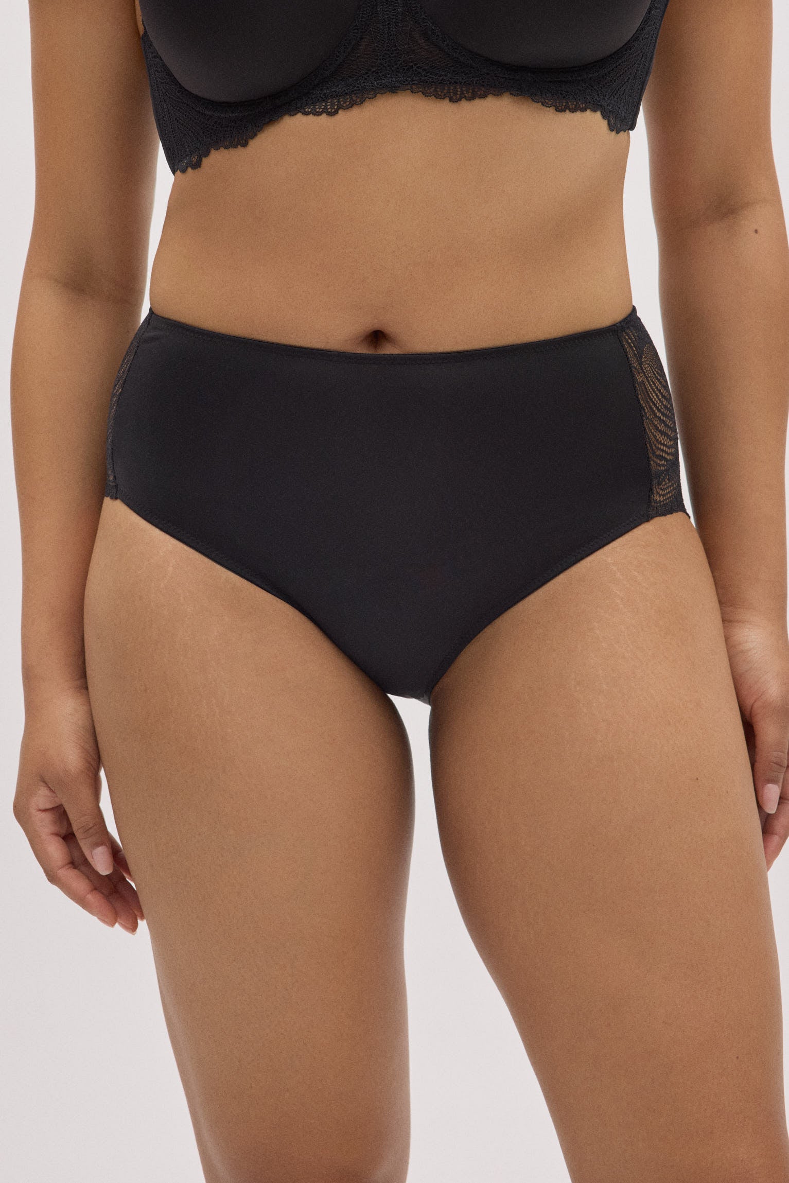 10780-1-braga-alta-de-encaje-negro