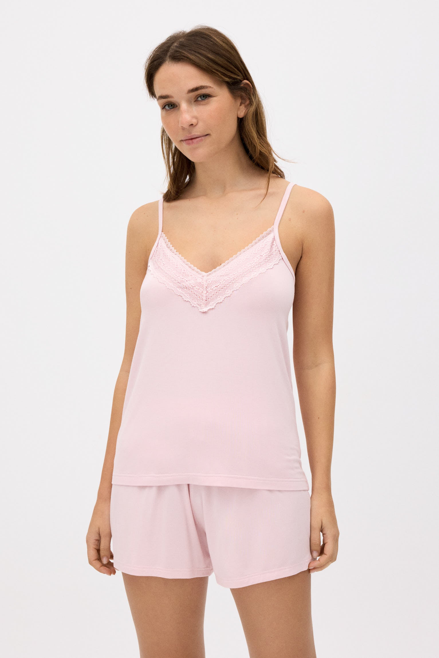 10822-1-pijama-ligero-verano-camiseta-tirantes-pantalon-corto-rosa-paula-echevarria