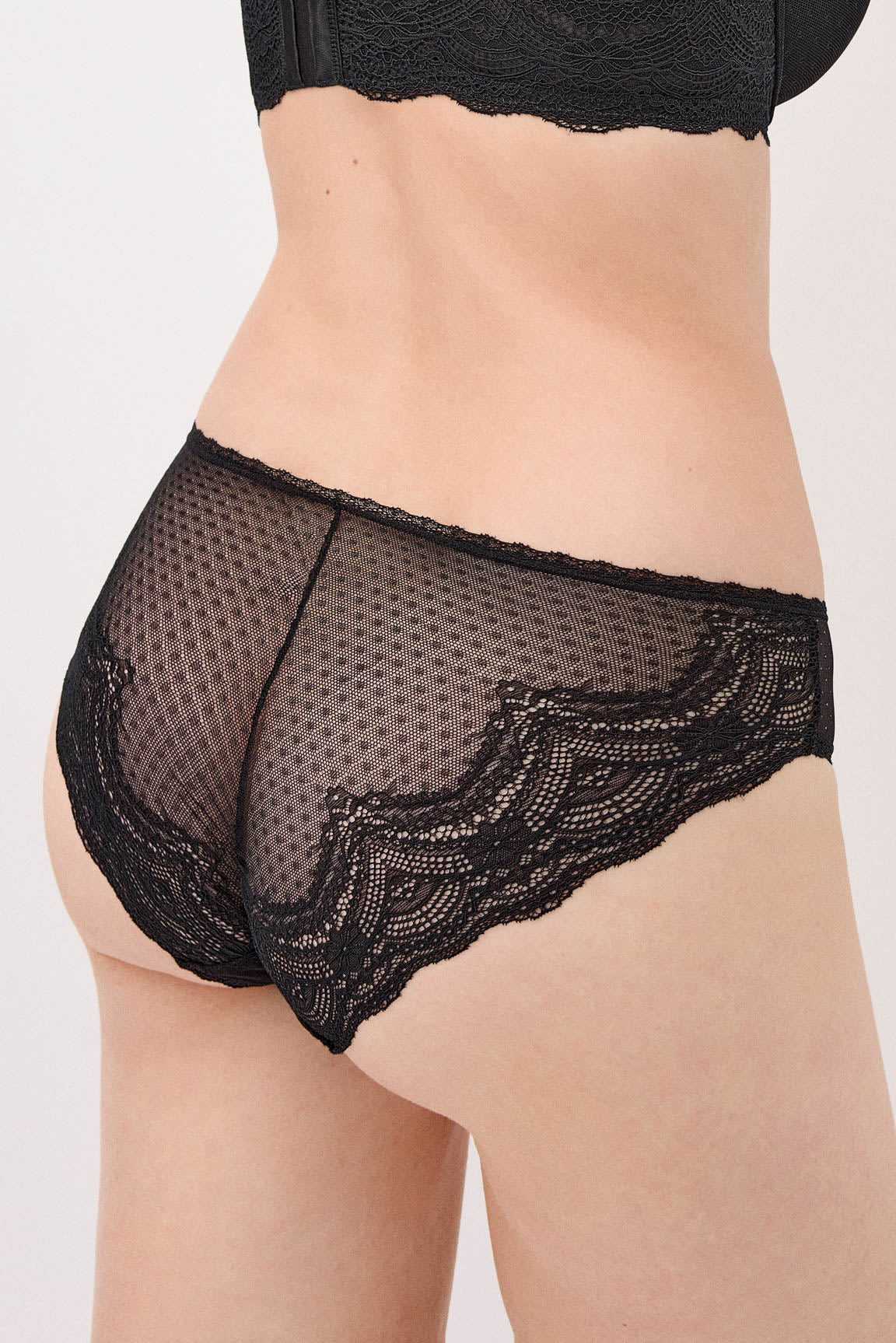 Braga midi plumeti negra - Ysabel Mora