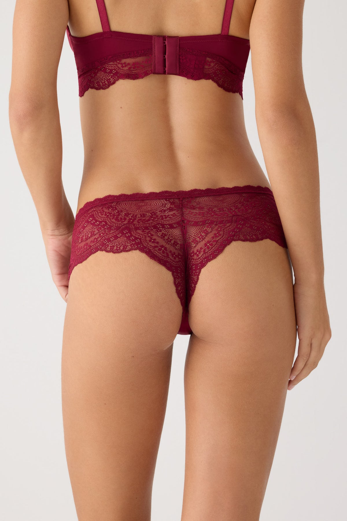 Braga hipster brasileña encaje granate | Paula Echevarria Limited Edition FW