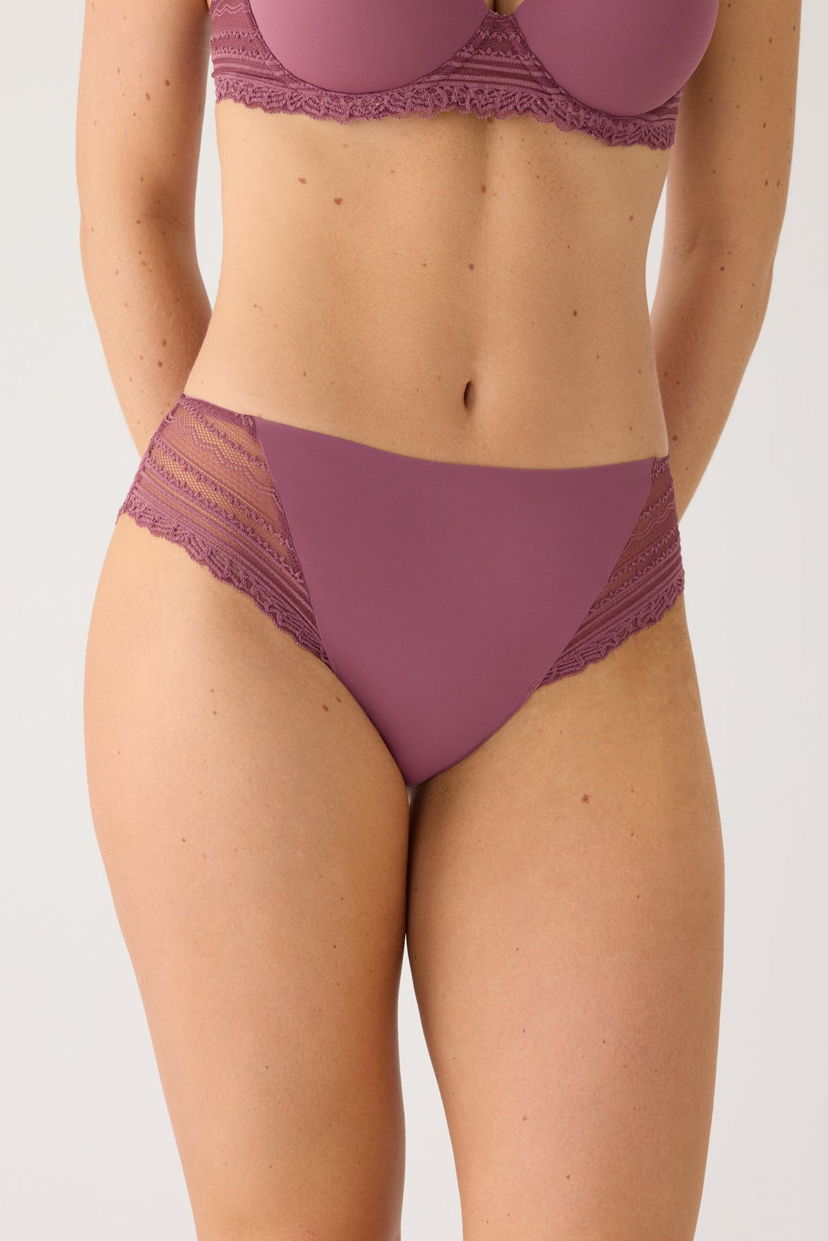 Braga midi encaje rosa