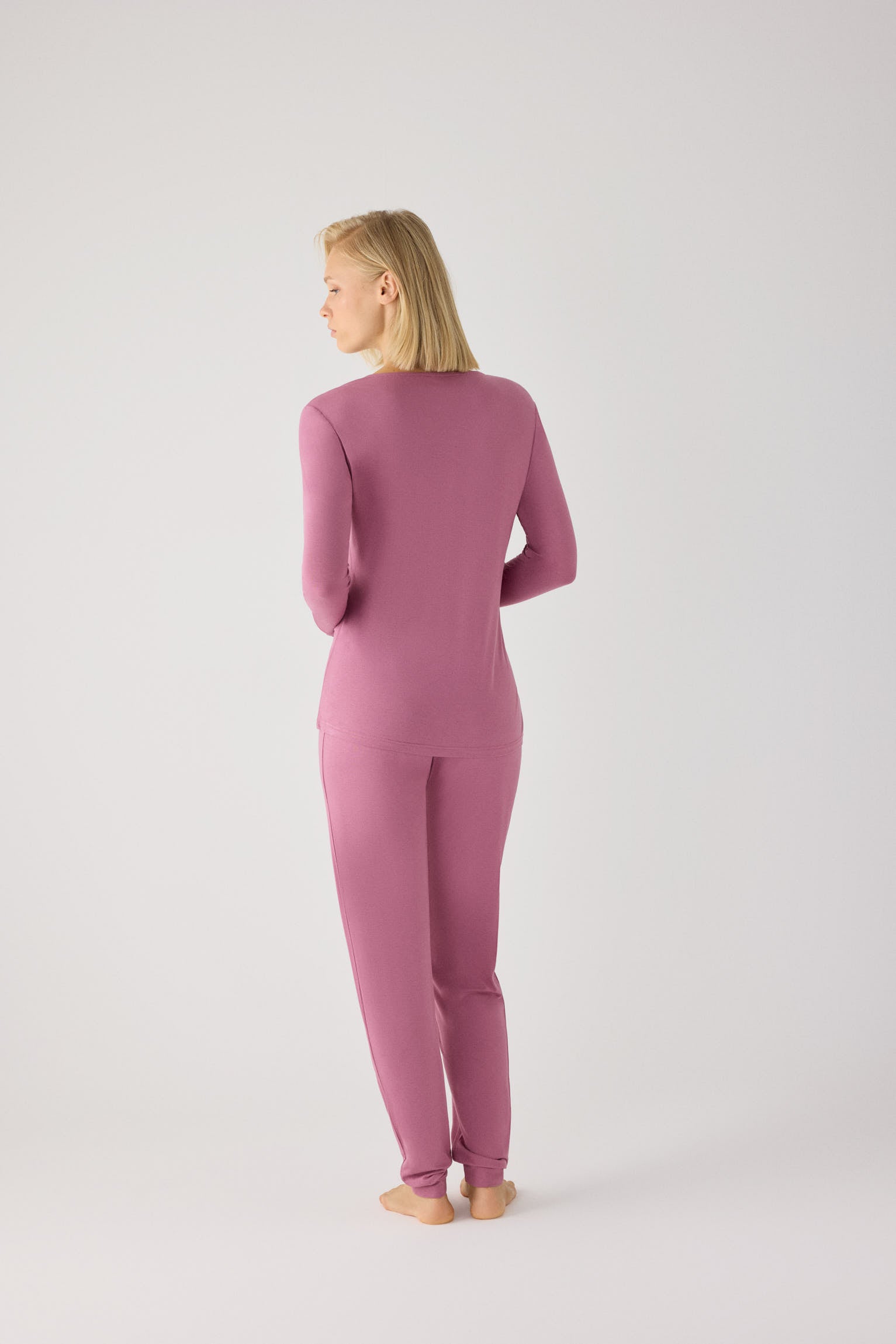 Pijama largo de mujer ligero y suave con pantalón jogger rosa