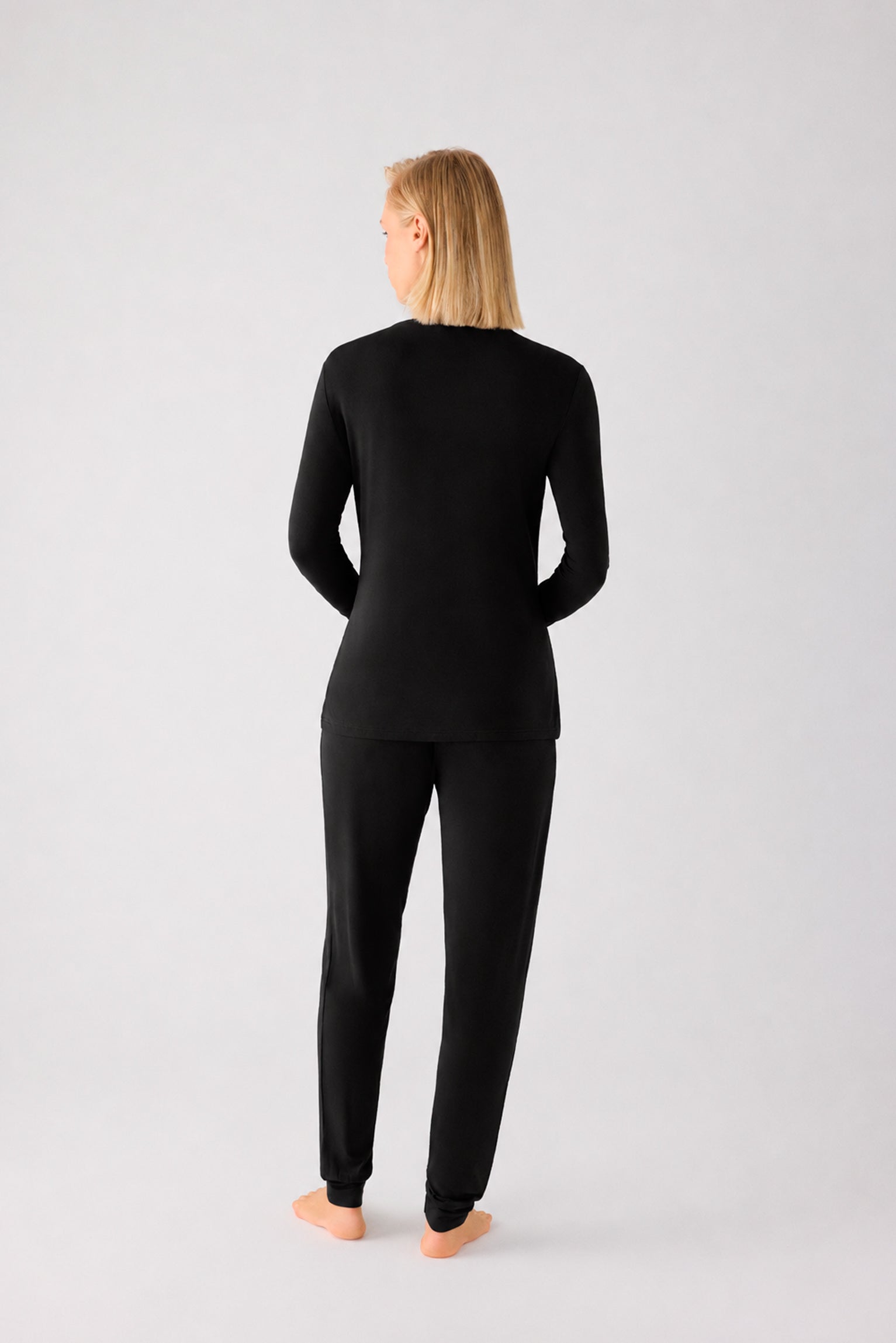 Pijama largo de mujer ligero y suave con pantalón jogger negro