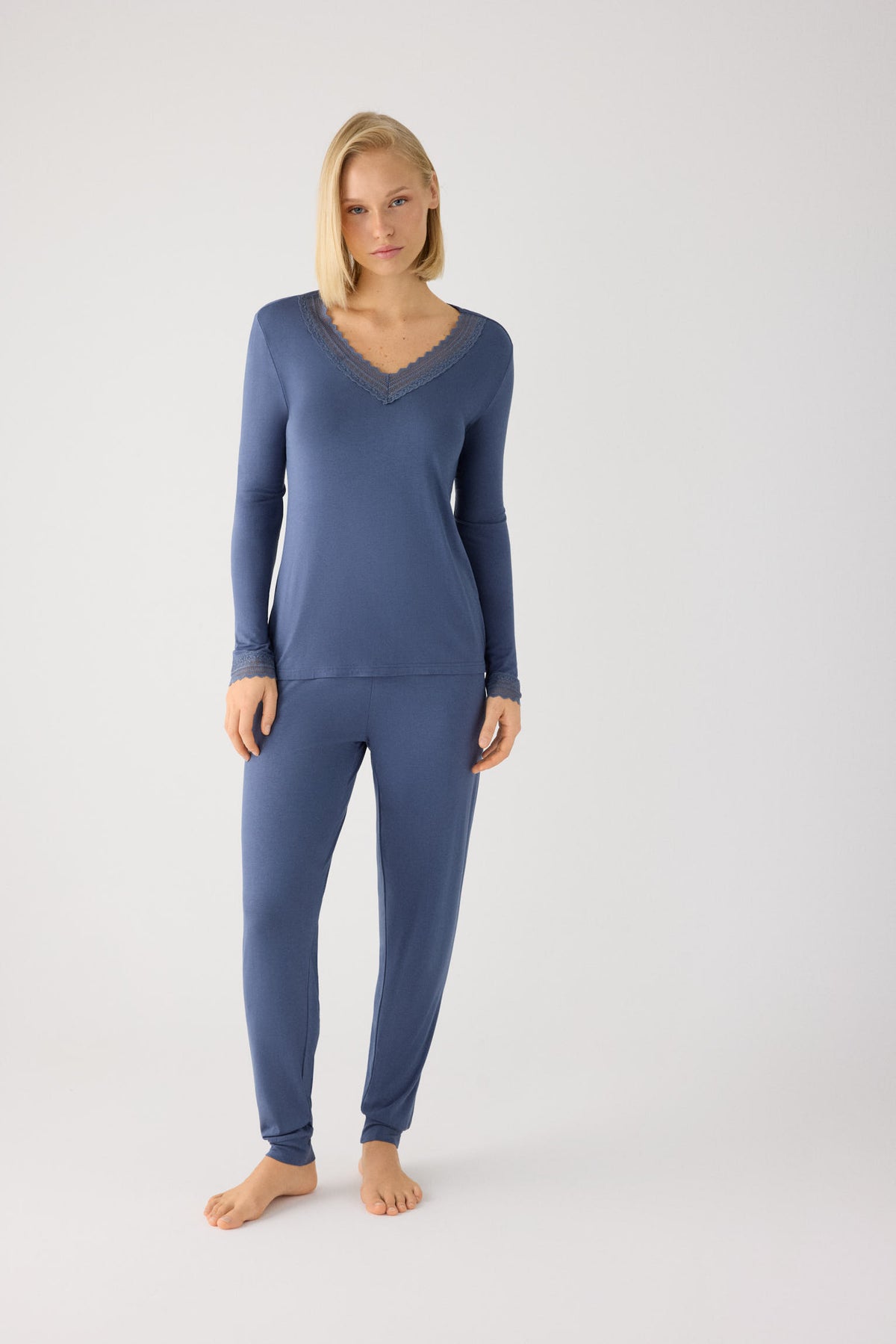 Pijama largo de mujer ligero y suave con pantalón jogger azul