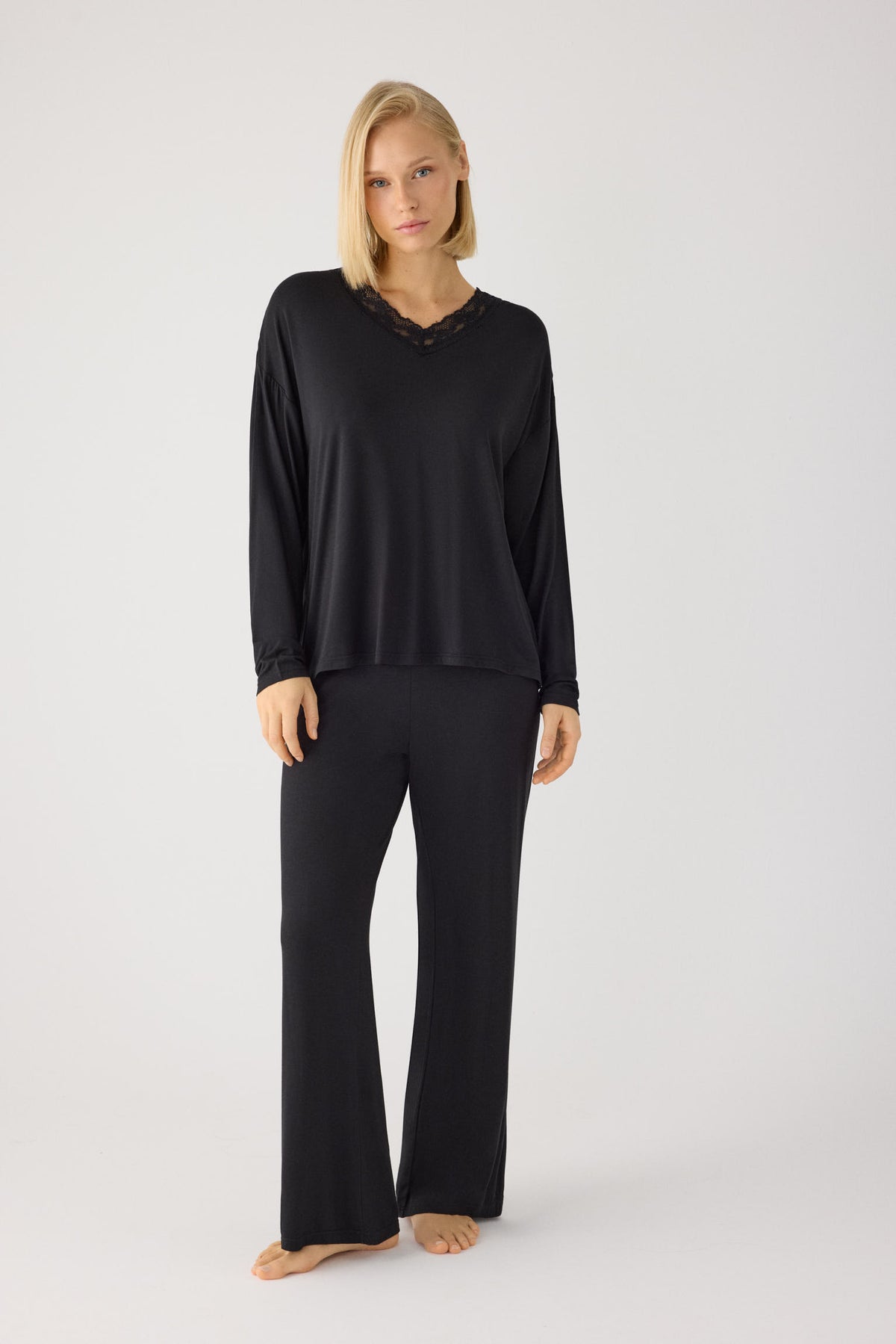 Pijama largo de mujer ligero y suave con pantalón ancho negro
