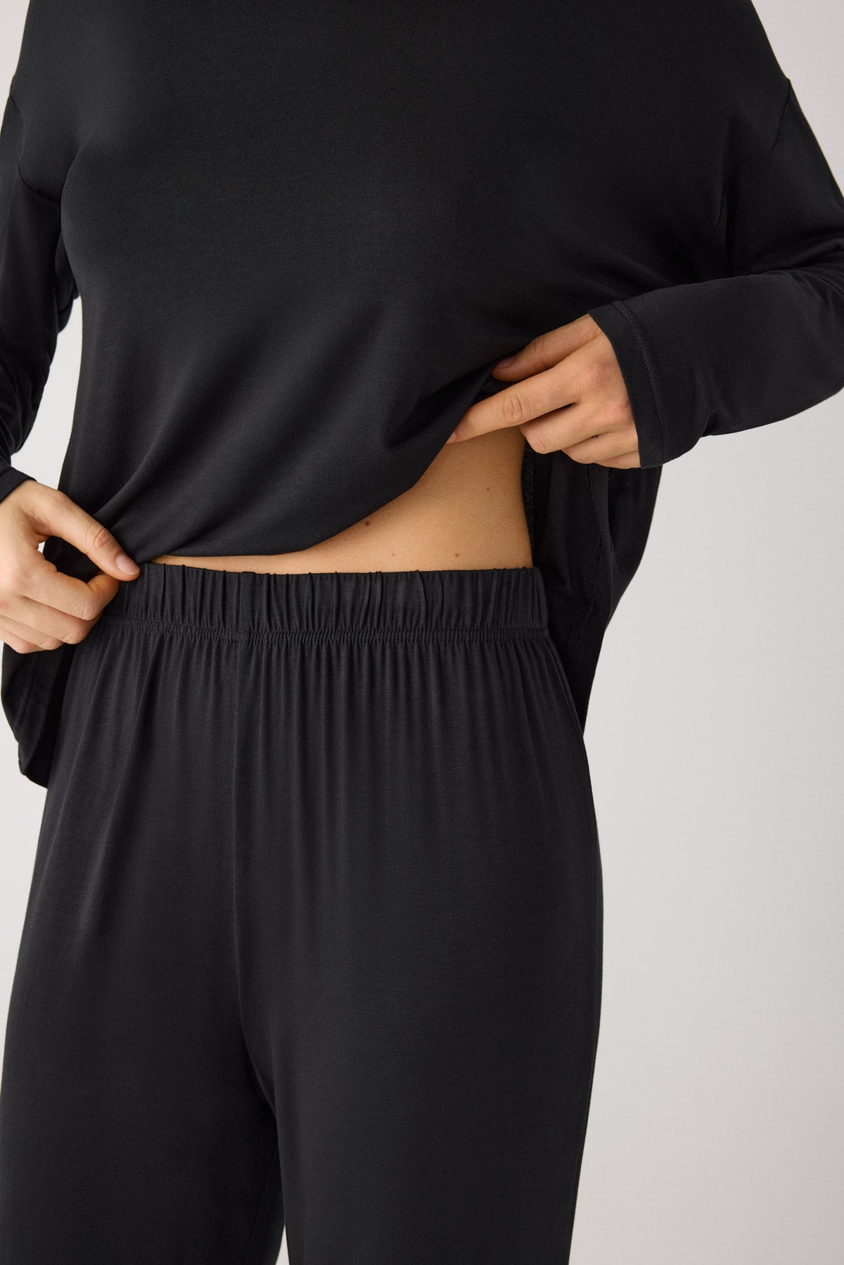 Pijama largo de mujer ligero y suave con pantalón ancho negro