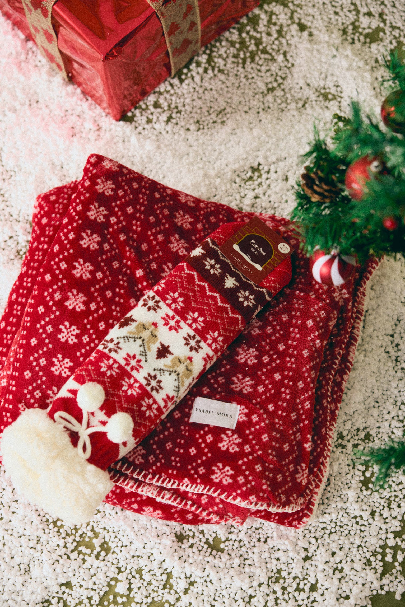 12976-42284-1-calcetines-infantiles-borreguito-antideslizantes-navidad-ysabel-mora-manta-navidad