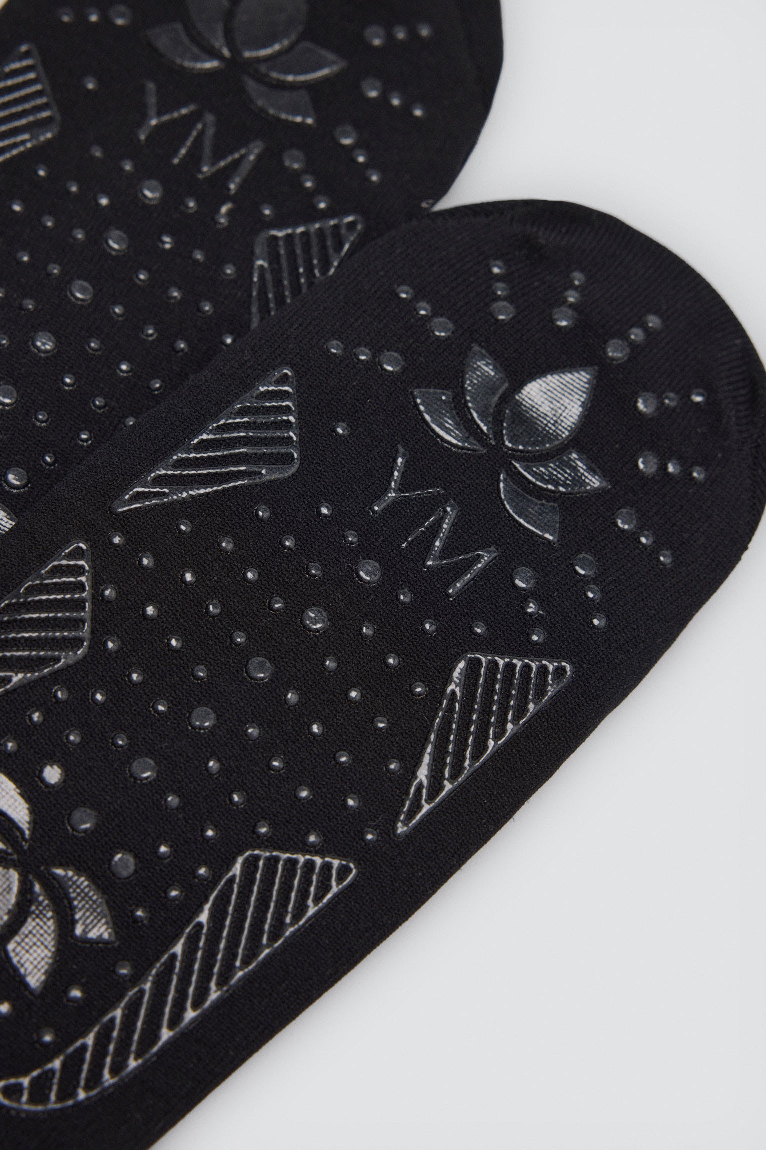 12995_NEGRO-calcetines-mujer-antideslizantes-para-yoga-pilates-ballet-negro-ysabel-mora