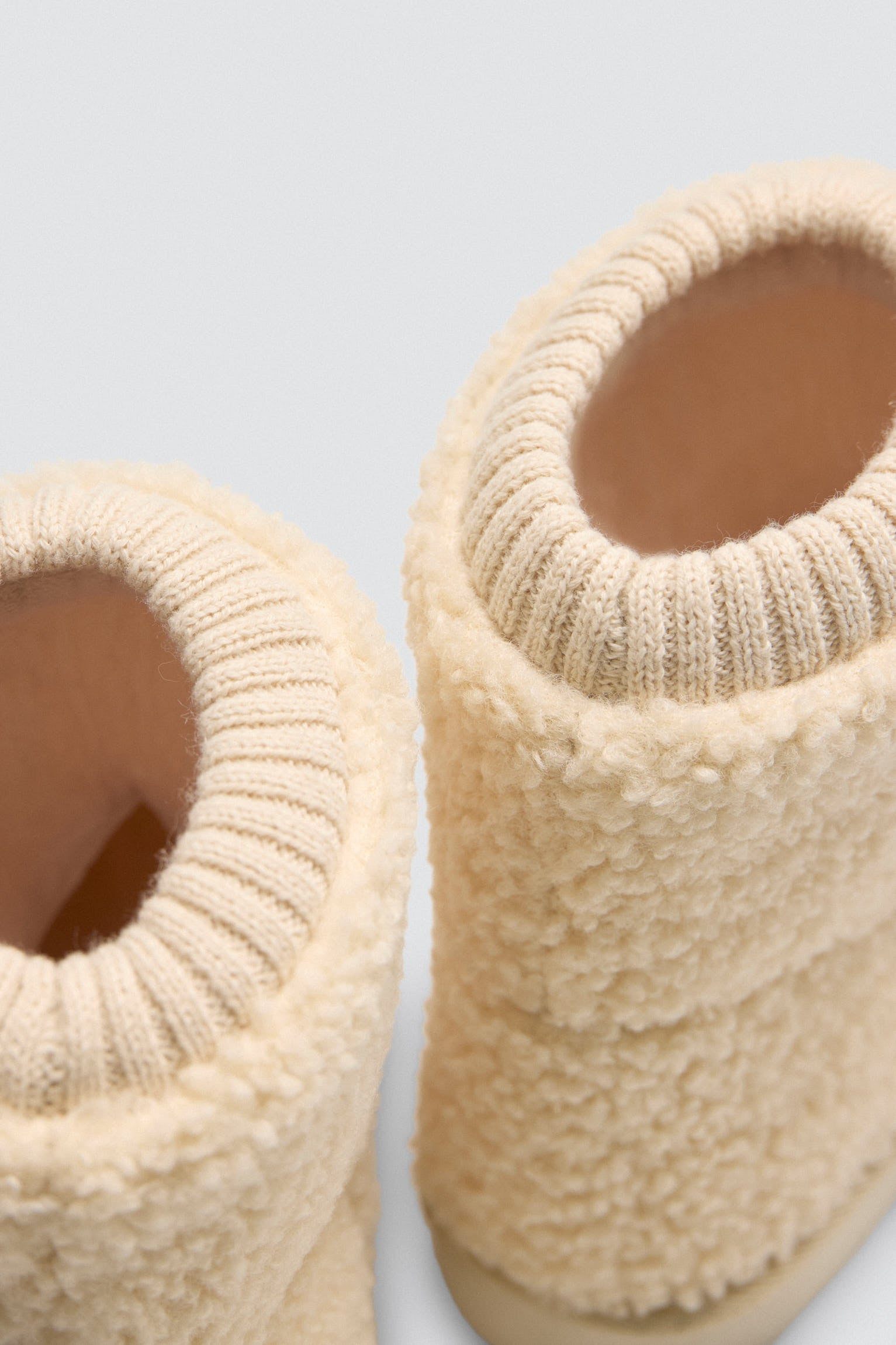 14166-4-botas-de-casa-con-cierre-ajustado-de-canale-y-borreguito