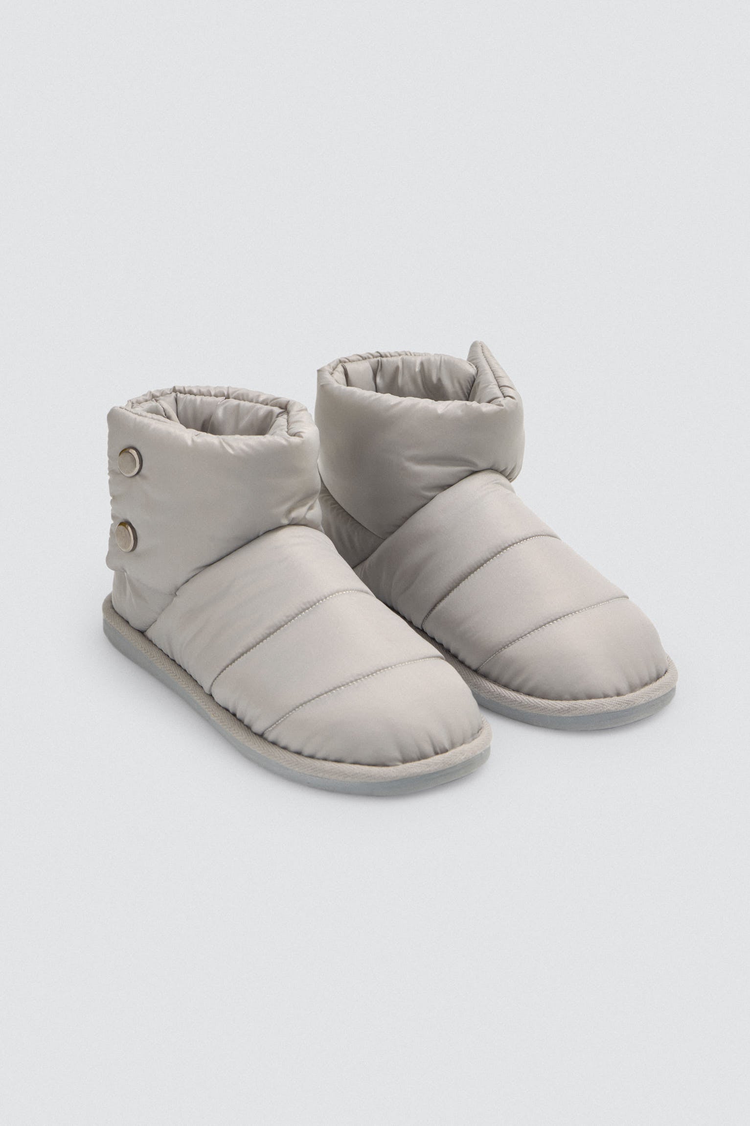 14172-2-botas-de-casa-acolchadas-botones-decorativos