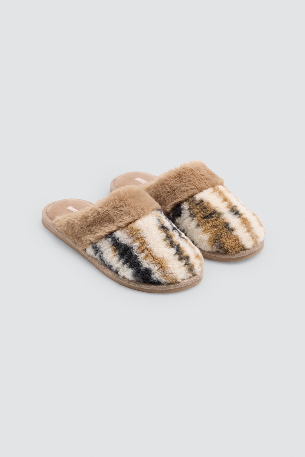 14196-zapatillas-de-casa-mujer-tipo-bota-con-pelo-camel