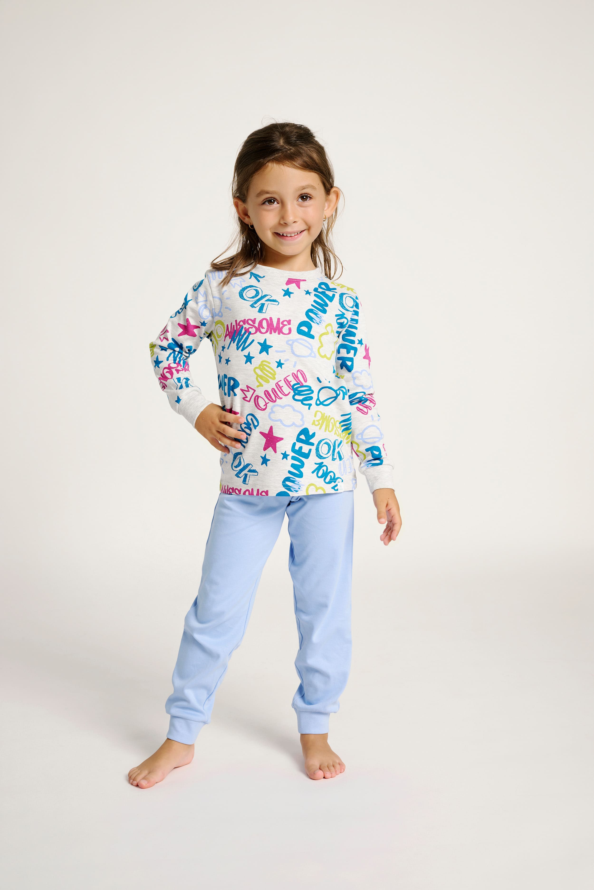 18011008-2-pijama-juvenil-estampado-palabras-multicolor