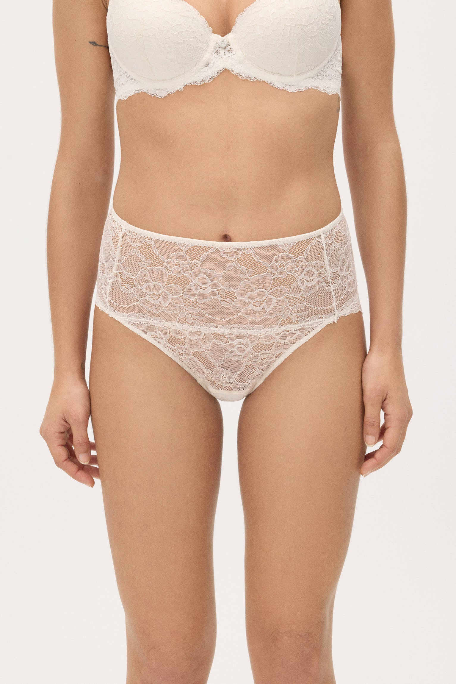 braga-alta-encaje-marfil-ysabel-mora