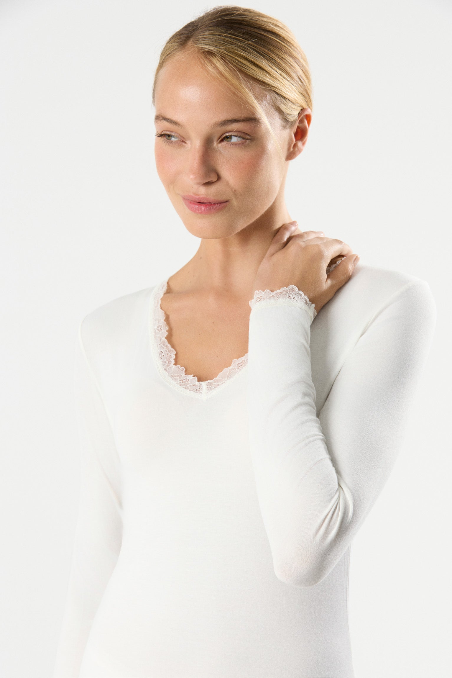 Ivory bamboo long-sleeved undershirt