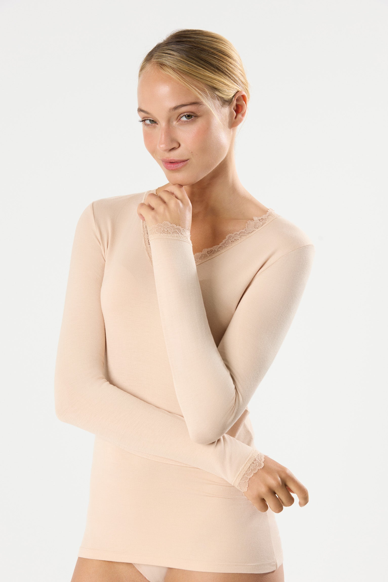 Nude bamboo long-sleeved undershirt