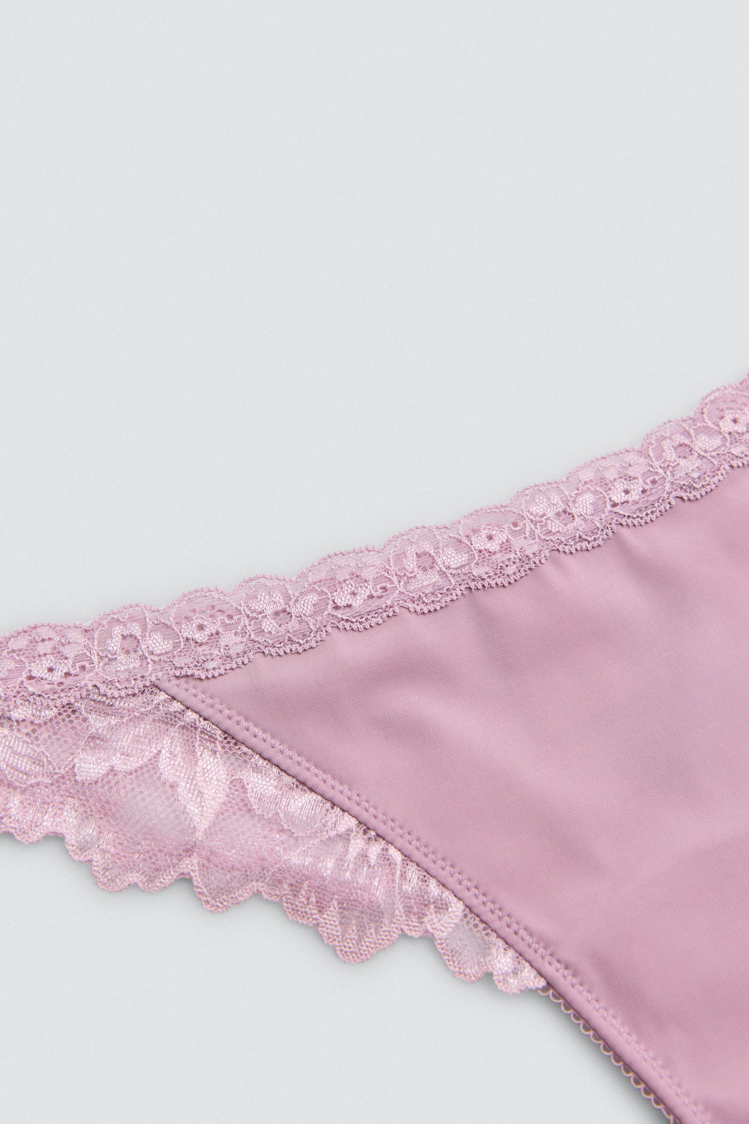 19484-5-tanga-elastico-con-encaje-lila