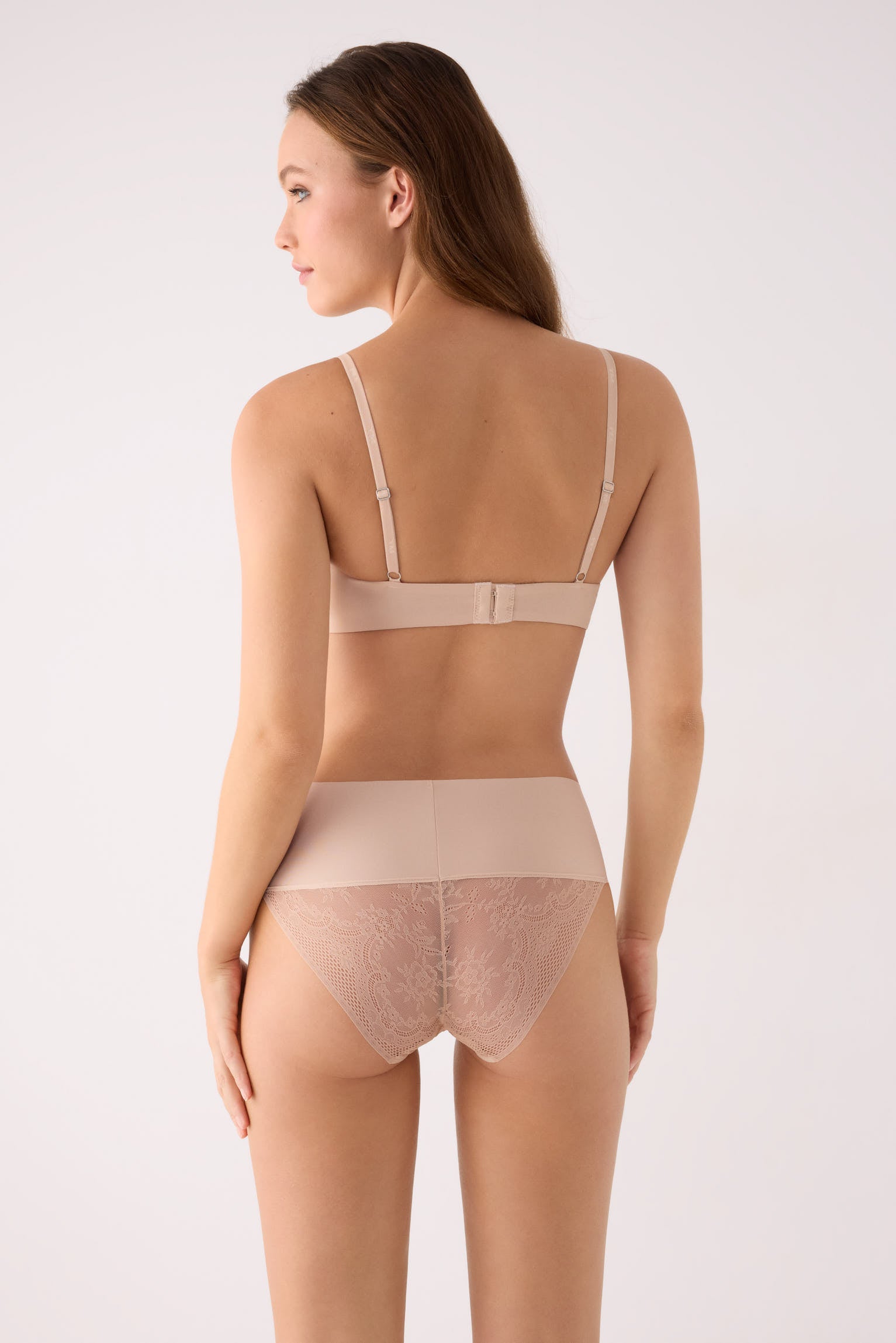 PREVENTA Braga midi contorno láser nude