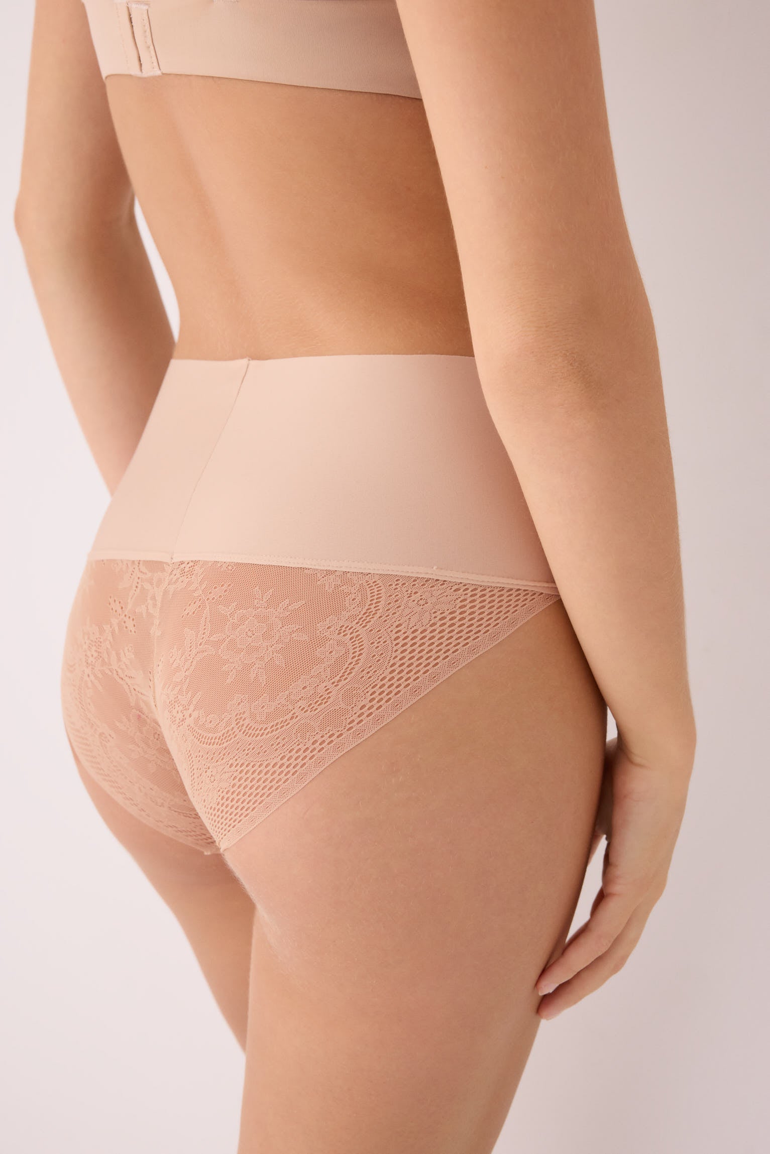 PREVENTA Braga alta contorno láser nude