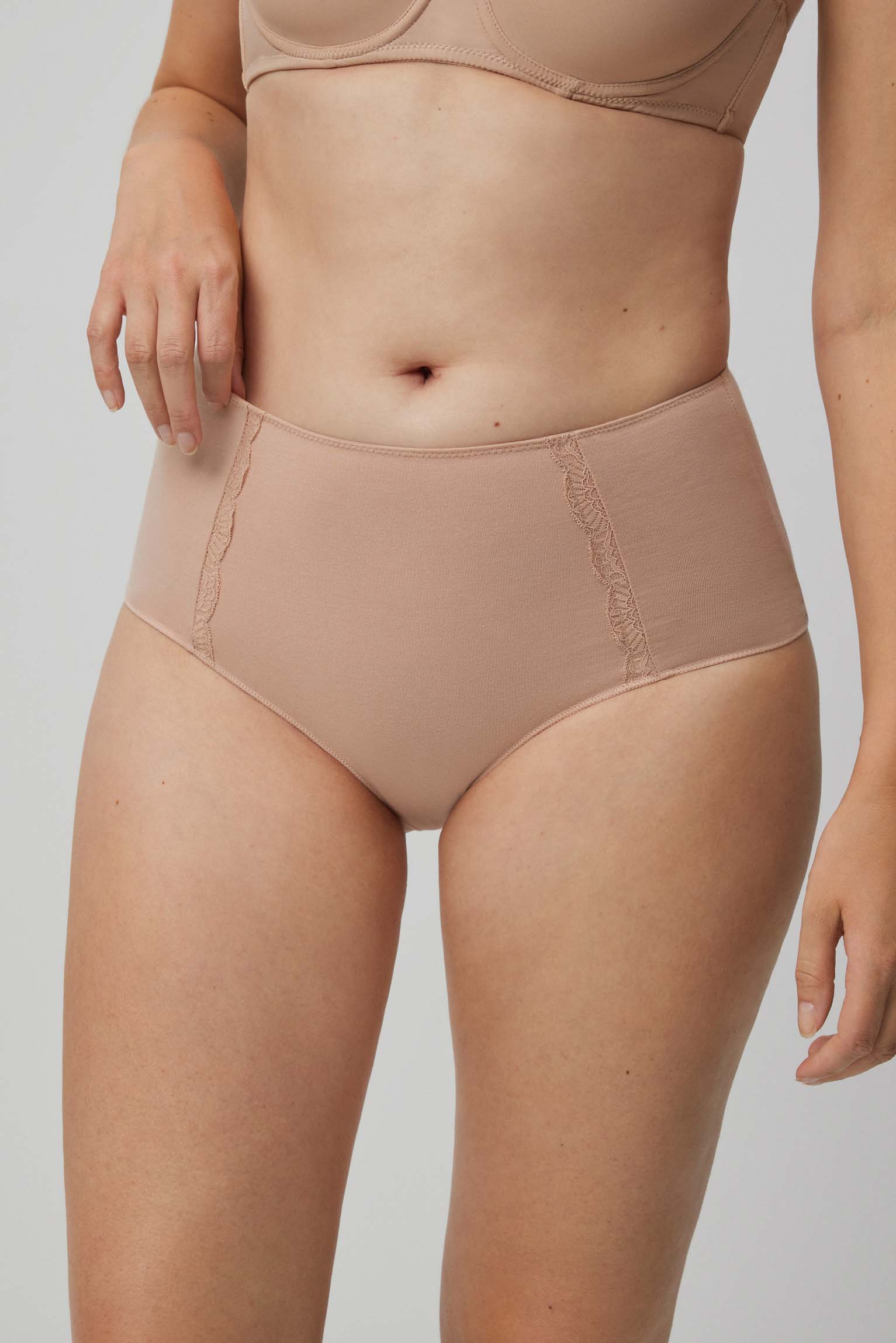 Braga alta lencera nude