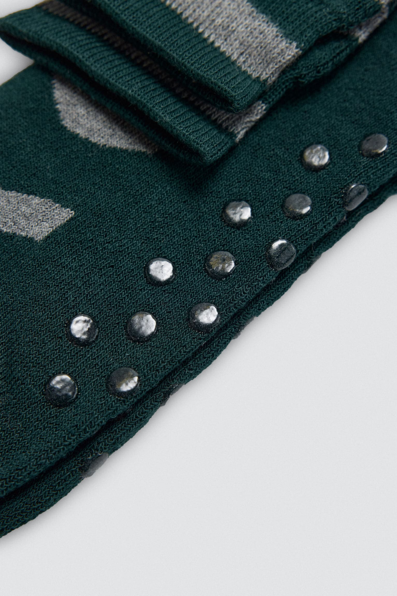 22954-5-pack-3-calcetines-altos-termicos-antideslizantes-sin-puno-estampados