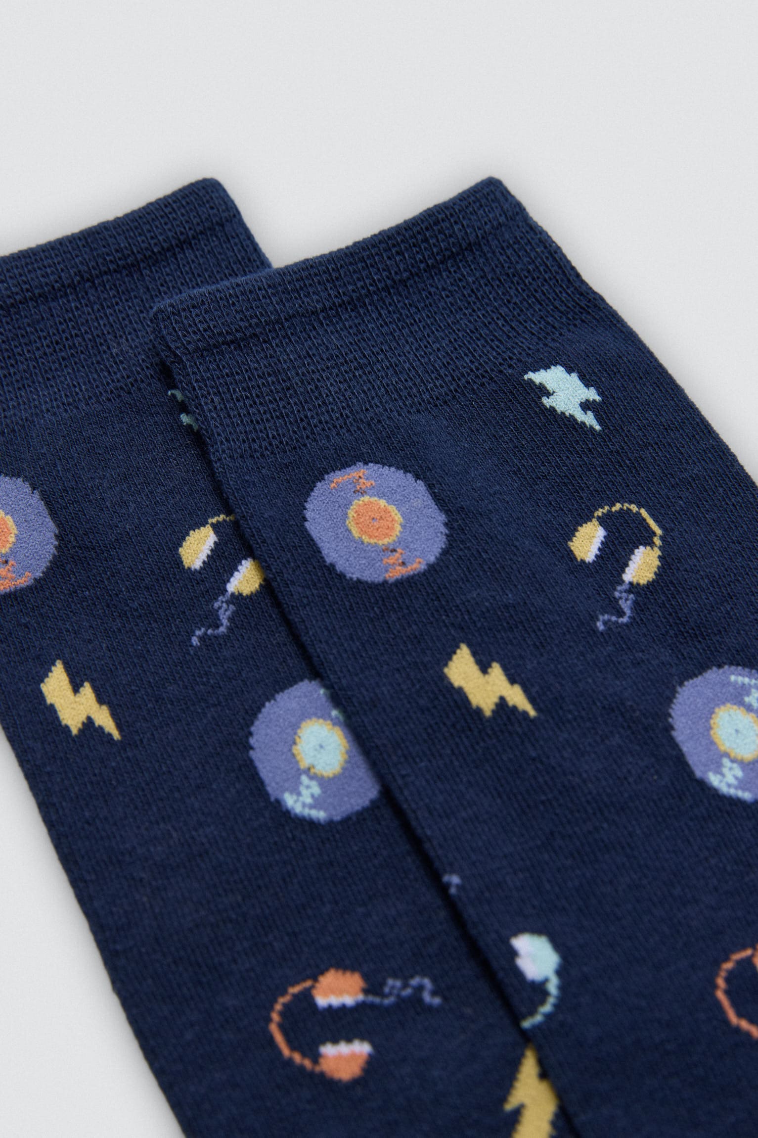 22961-7-pack-regalo-3-calcetines-estampados-musicales