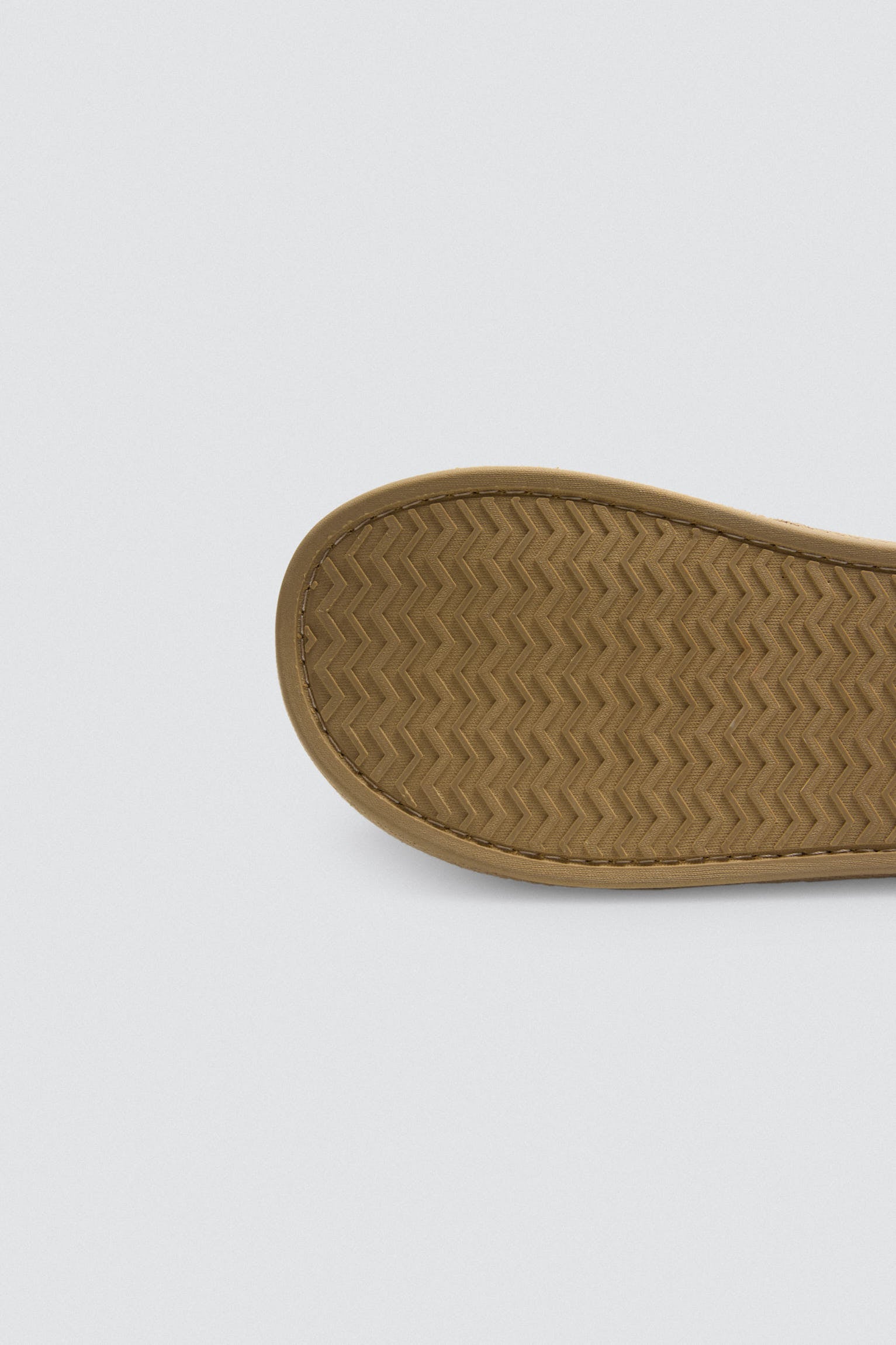 24081-5-zapatillas-pelo-estampado-etnico-camel