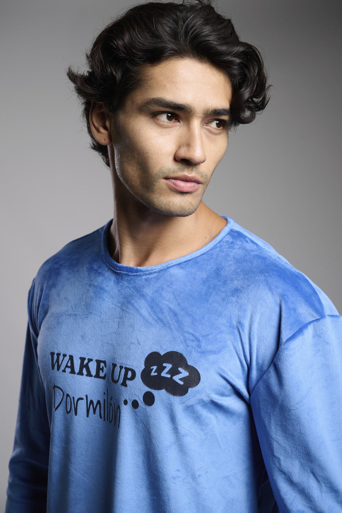 Pijama largo hombre terciopelo estampado Wake Up Dormilón