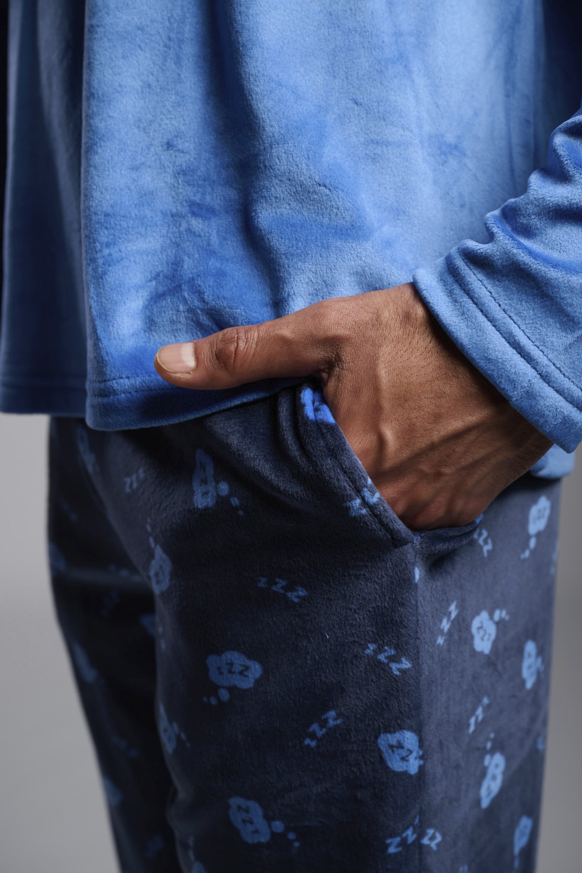 Pijama largo hombre terciopelo estampado Wake Up Dormilón