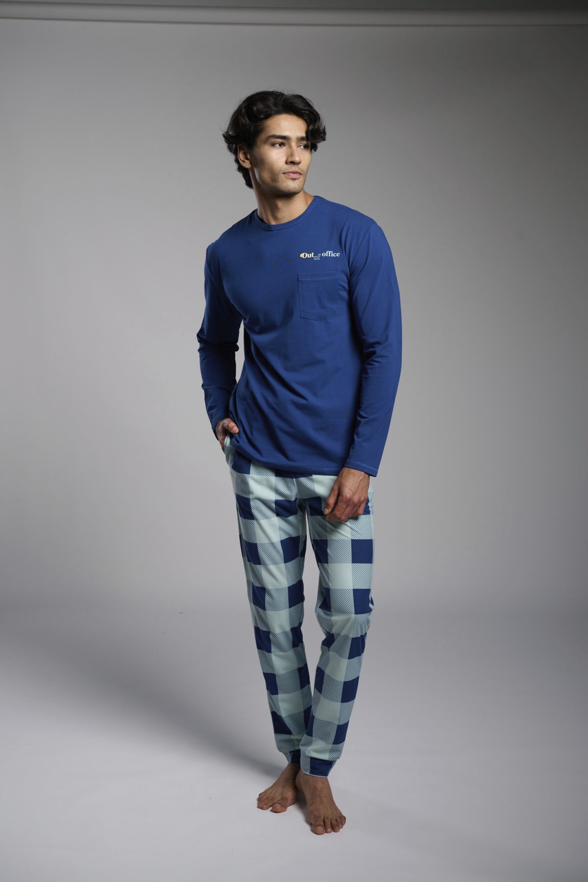 Pijama largo hombre algodón tacto muy suave Out of Office estampado cuadros