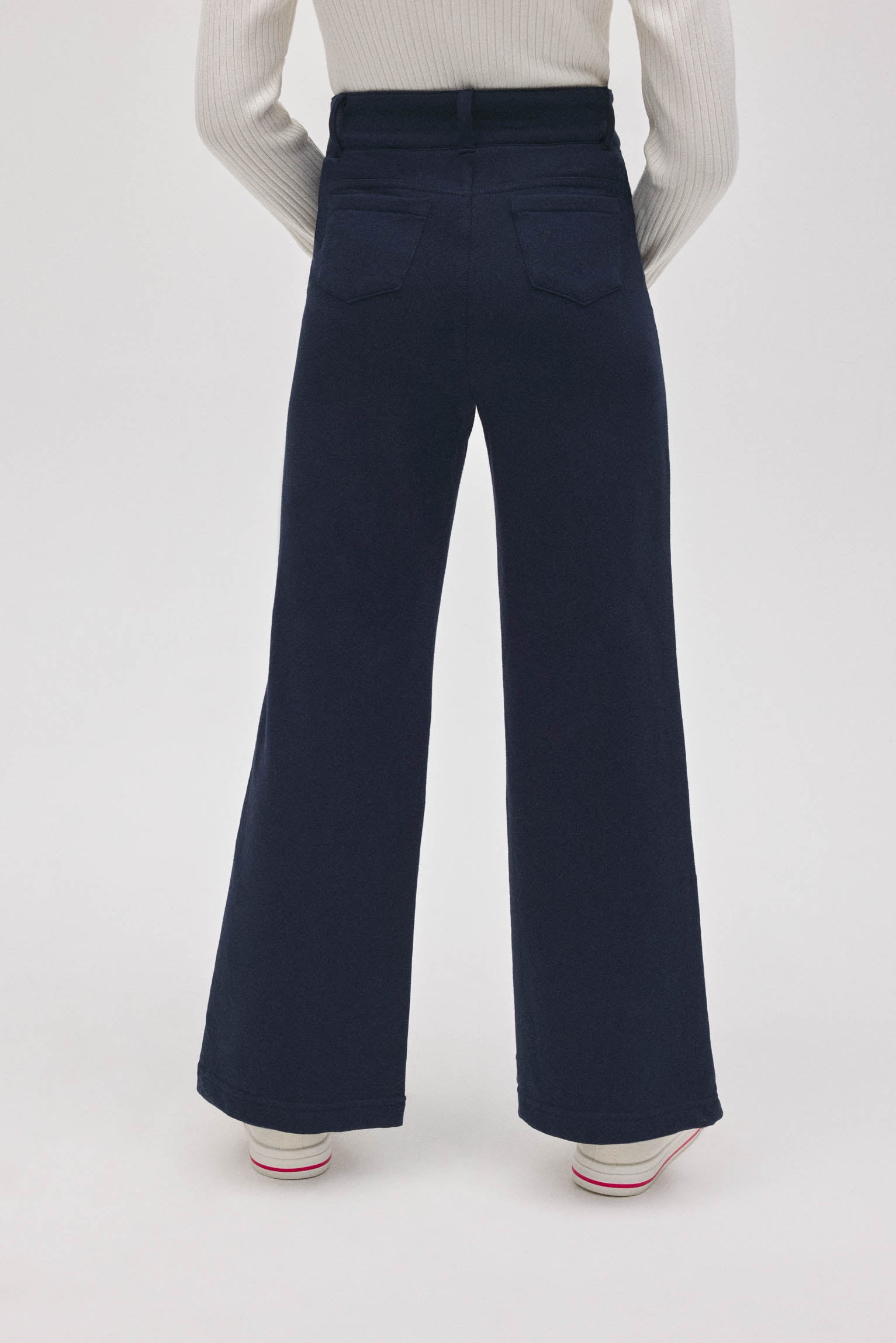 33248-3-pantalones-nina-ancho-detalle-bolsillos-marino-ysabel-mora
