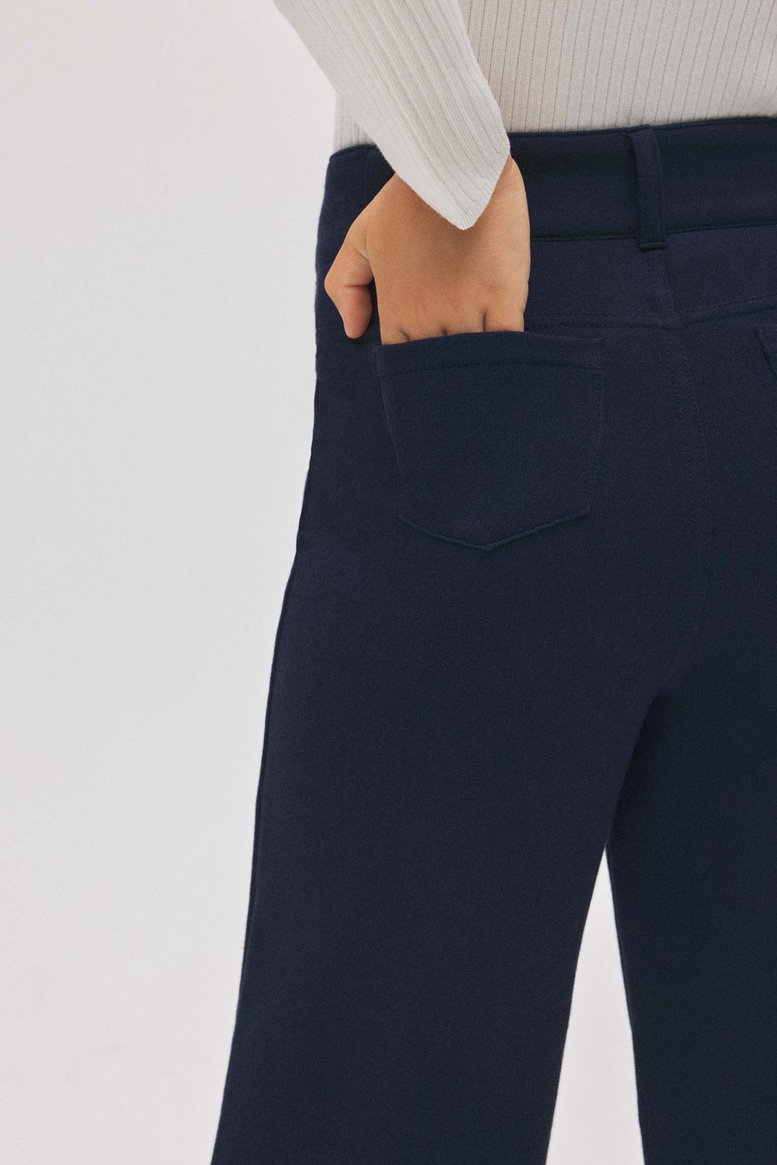 33248-4-pantalones-nina-ancho-detalle-bolsillos-marino-ysabel-mora