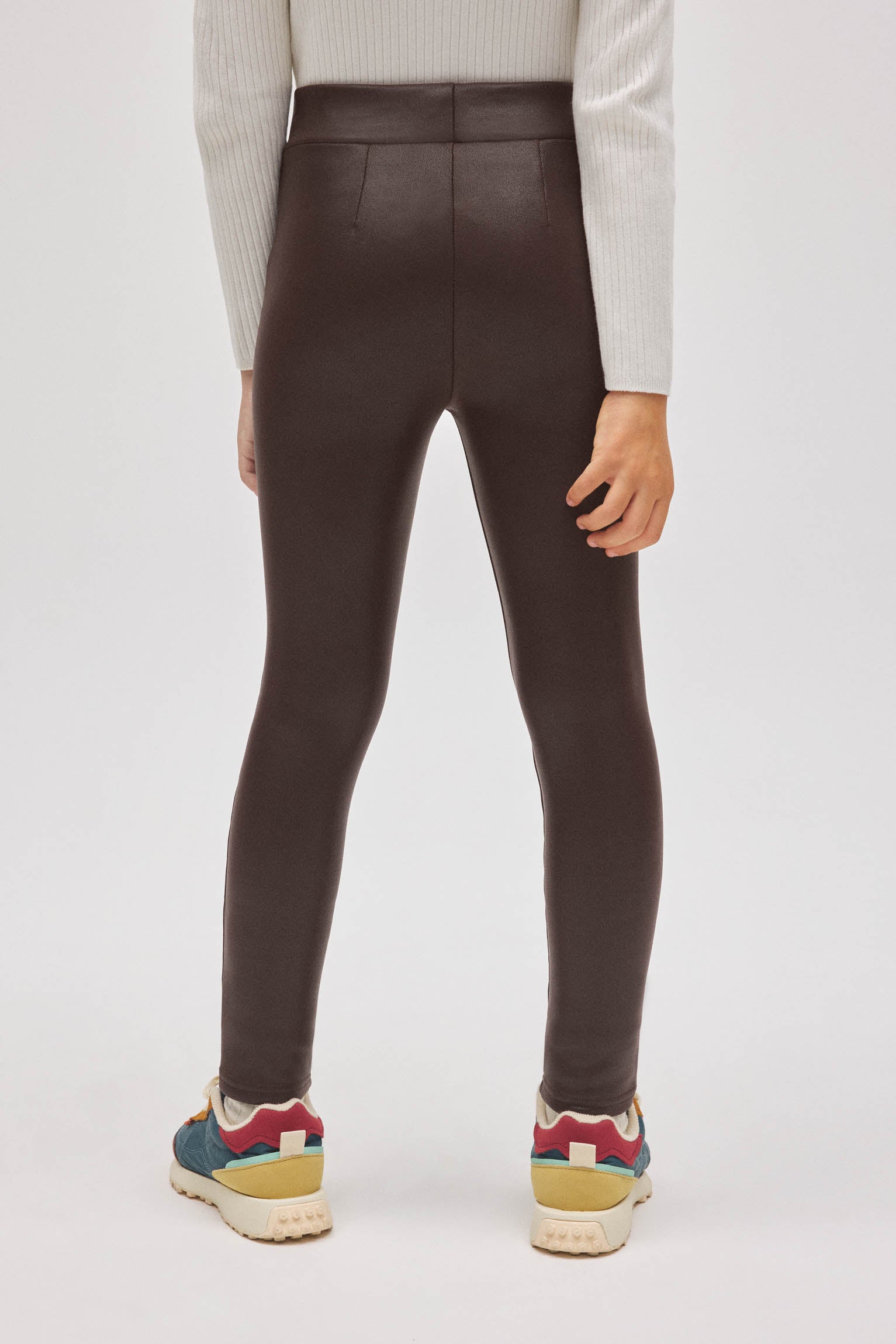 33249-4-leggings-termicos-nina-efecto-piel-chocolate-ysabel-mora