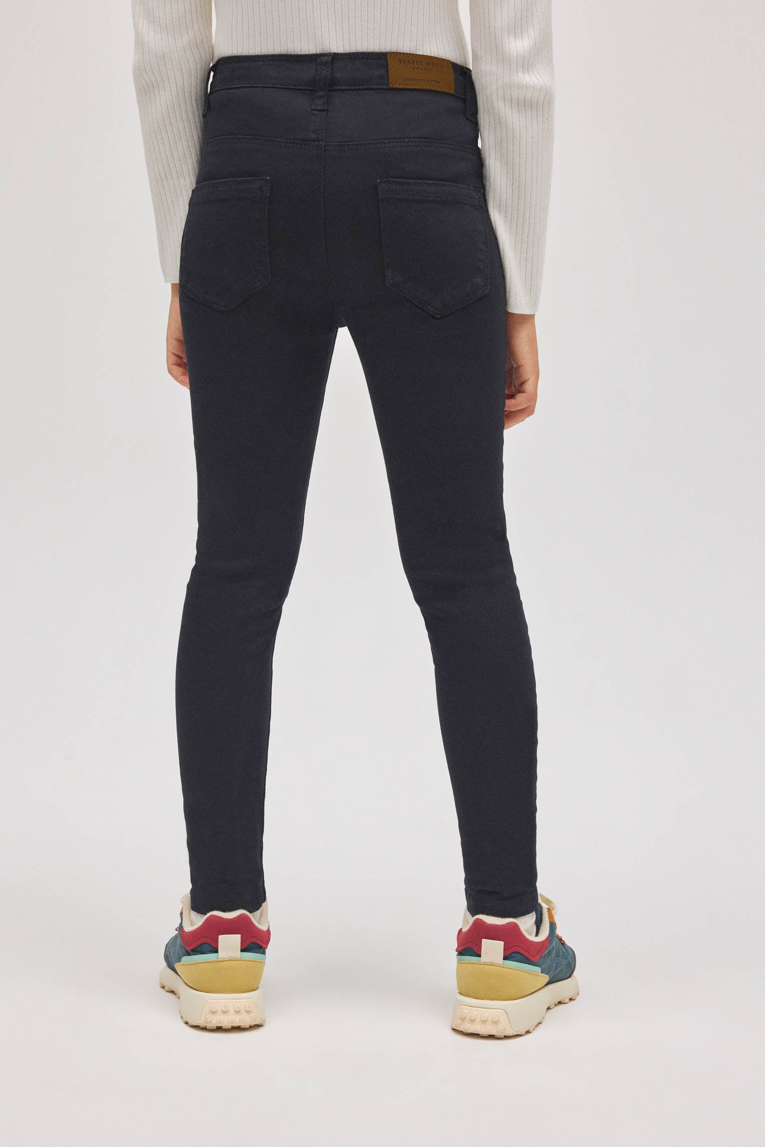 33254-3-pantalones-nina-vaqueros-anchos-negro-ysabel-mora