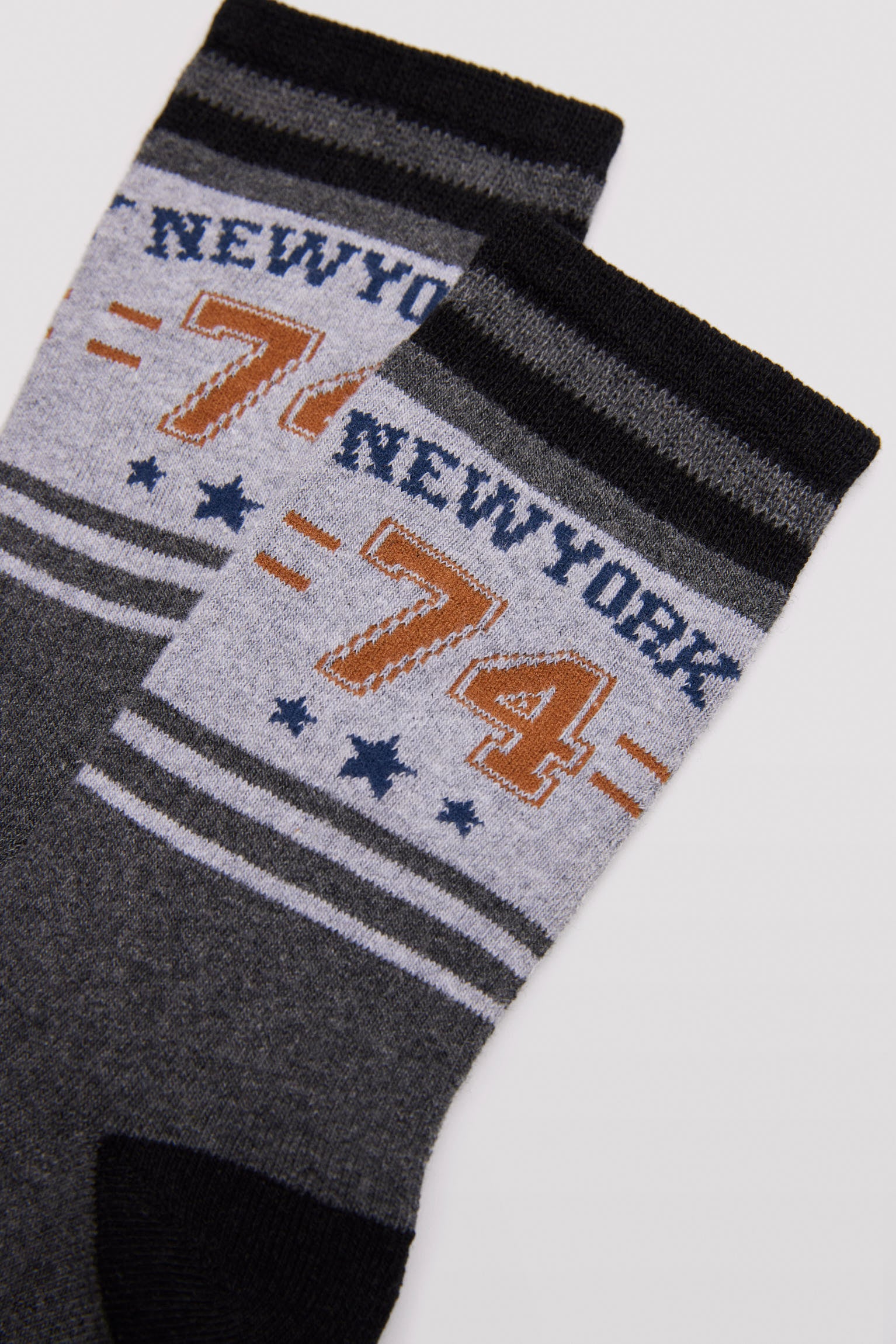 Pack 3 calcetines térmicos antideslizantes de niño estampado College