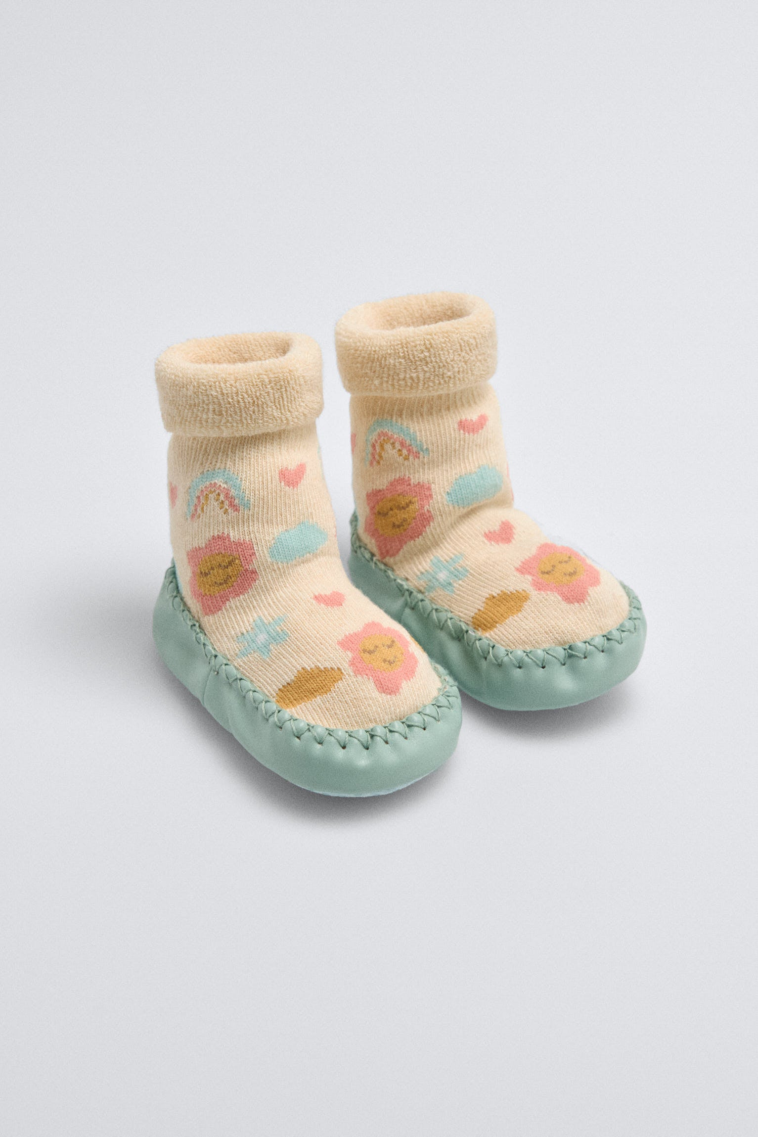 52882-4-calcetin-zapatilla-casa-termico-bebe-ysabel-mora