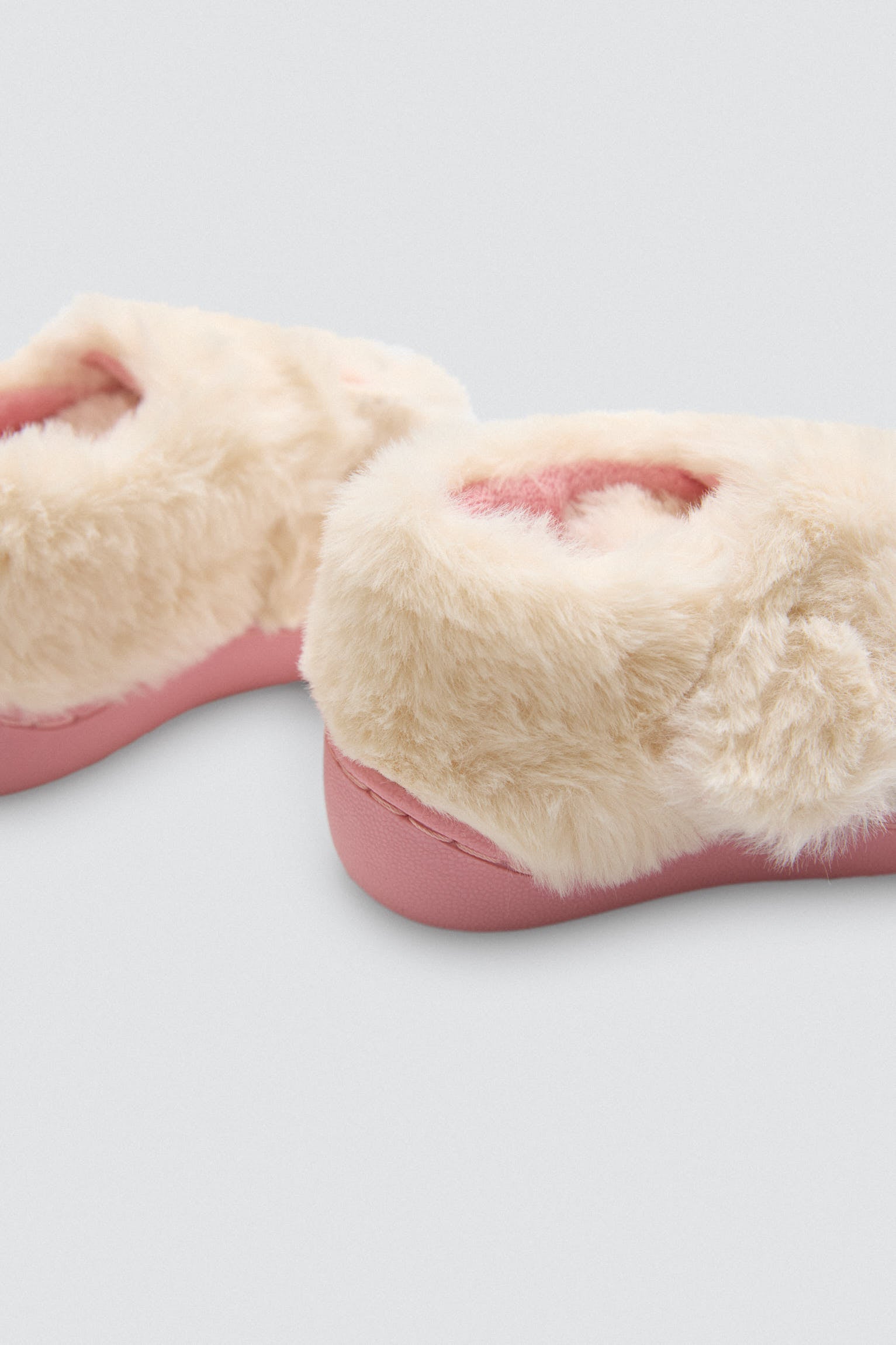 54036-4-zapatillas-de-bebe-pelo-koala