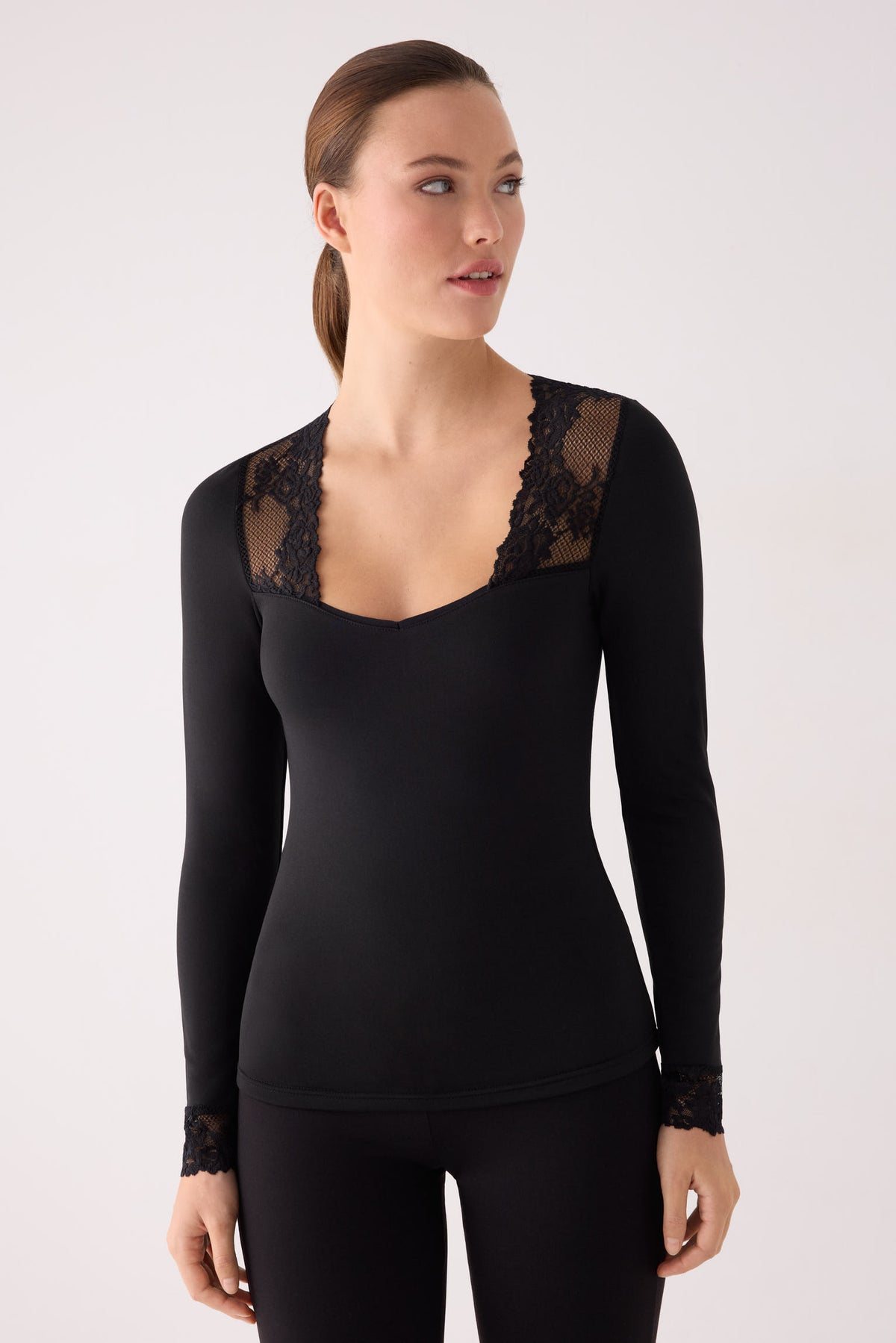 TÉRMICO Camiseta mujer manga larga cuello cuadrado con encaje negro