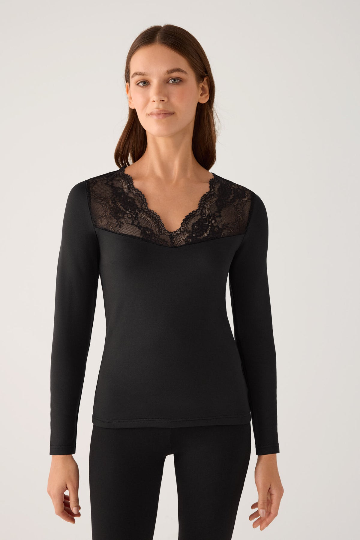 TÉRMICO Camiseta mujer manga larga escote V con encaje negro
