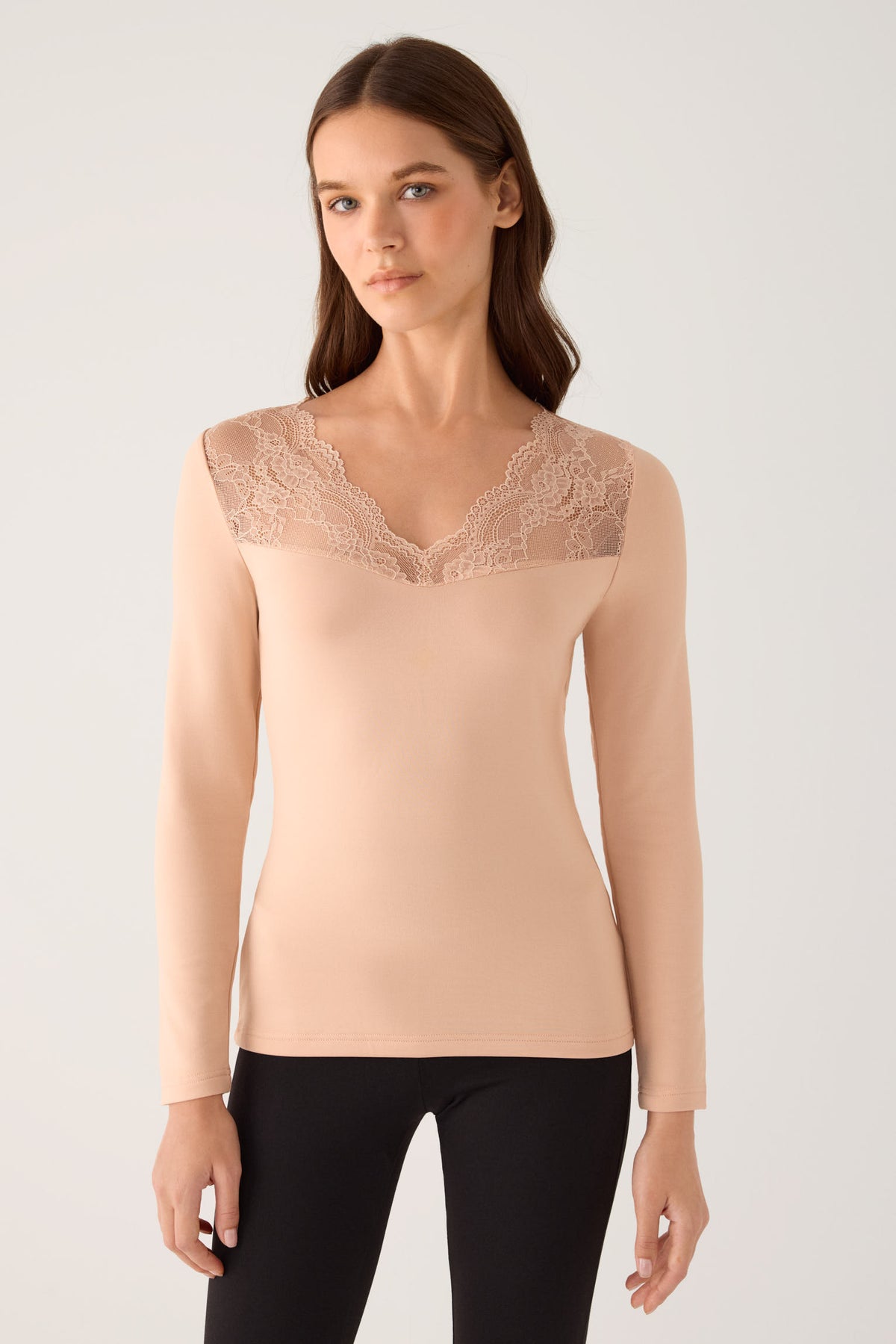 TÉRMICO Camiseta mujer manga larga escote V con encaje nude