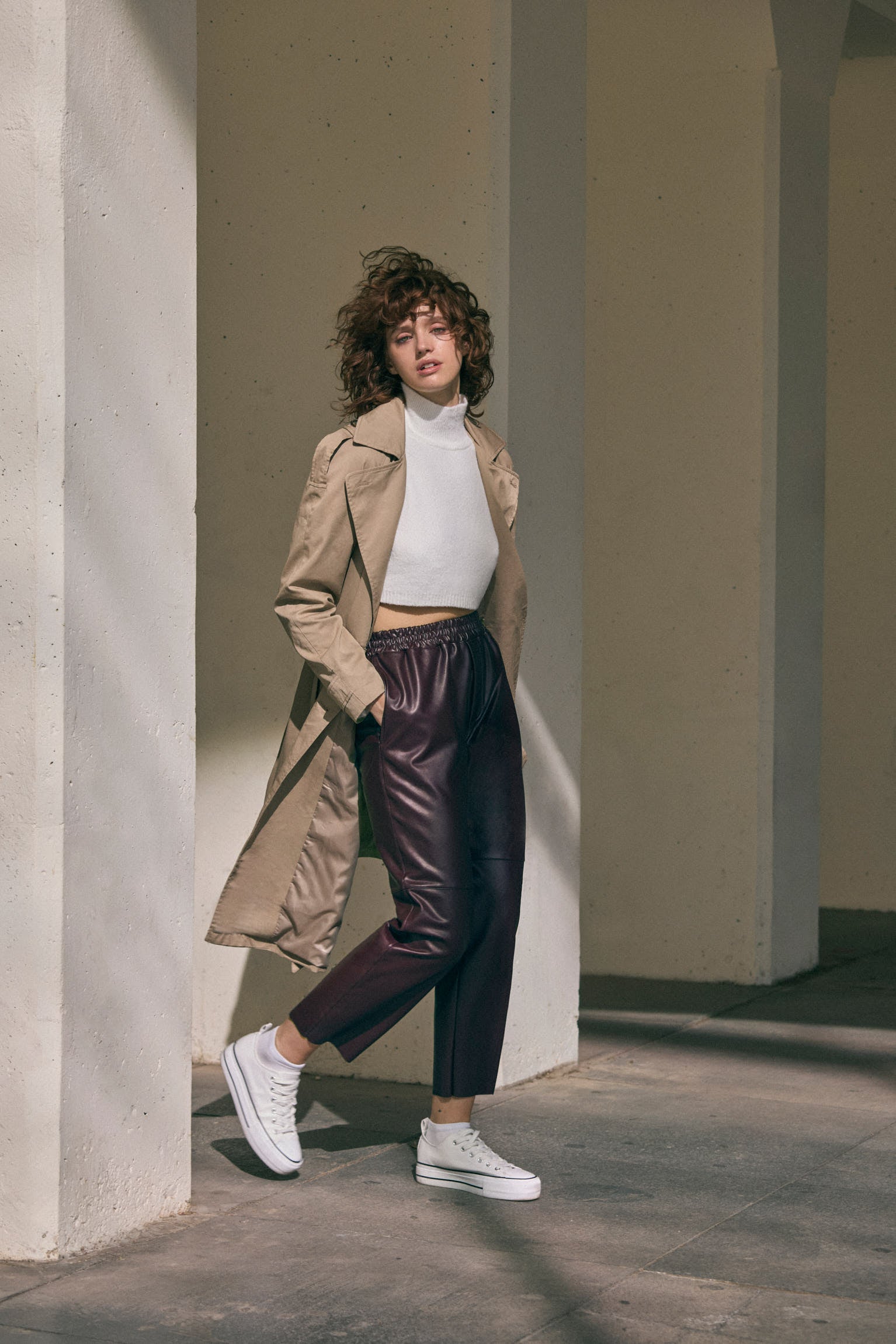 Pantalón térmico ancho efecto piel burdeos