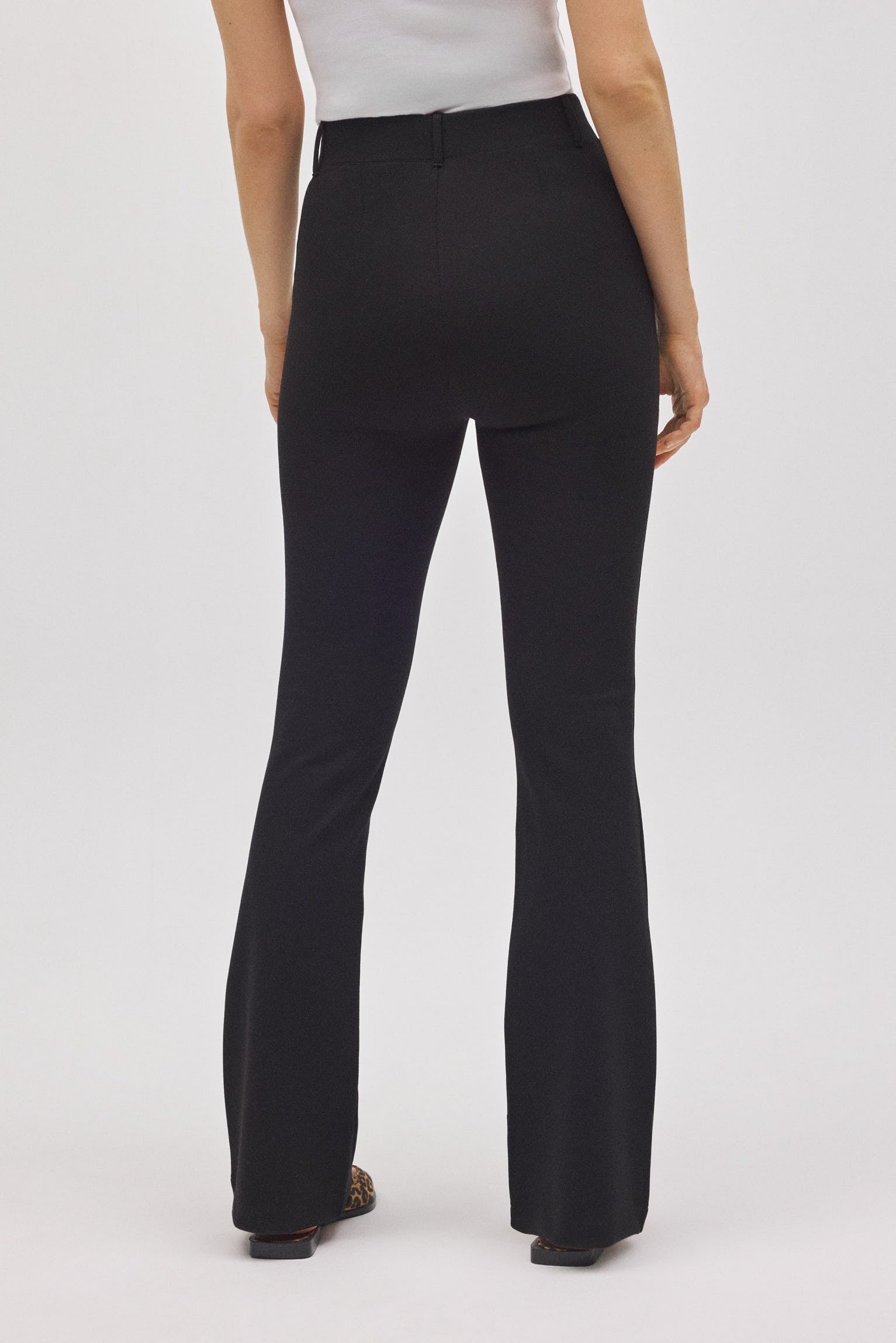 70438-3-pantalon-elastico-moldeador-flare-negro-ysabel-mora