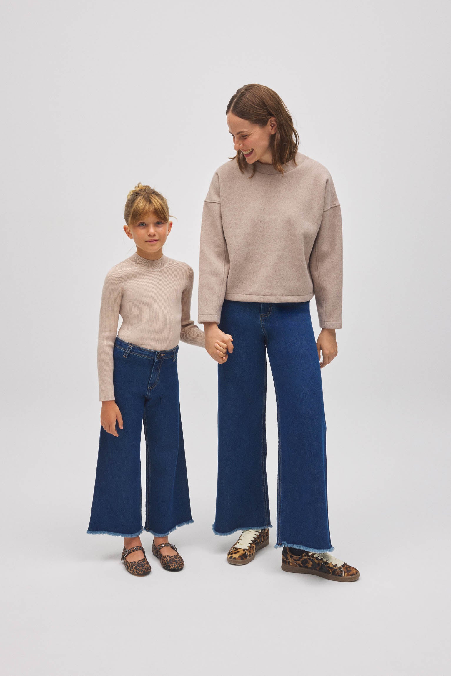 70459_33253-leggings-mini-me-mujer-nina-ysabel-mora-pantalones-vaqueros-anchos