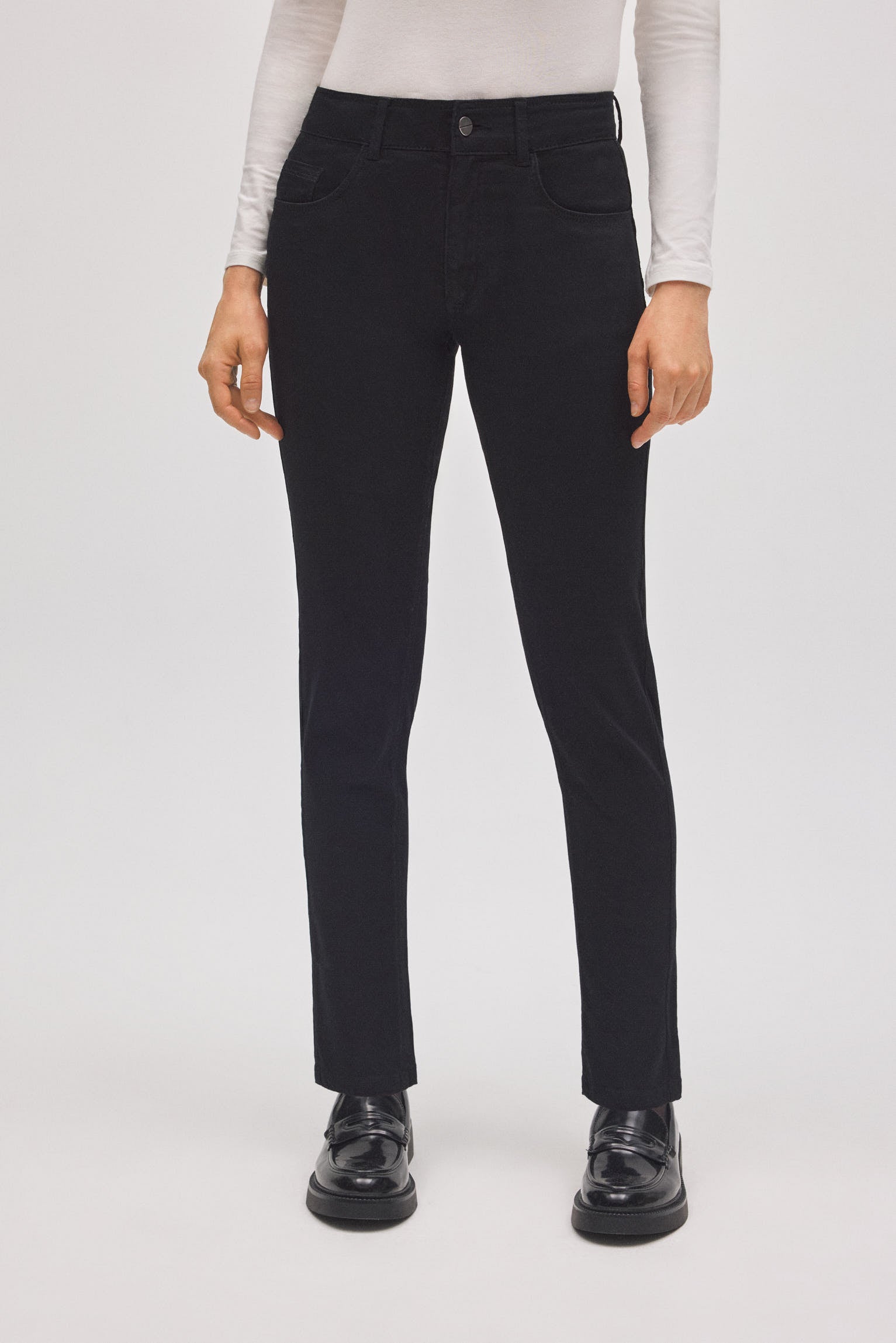70460-2-pantalones-vaqueros-efecto-push-up-slim-negro-ysabel-mora