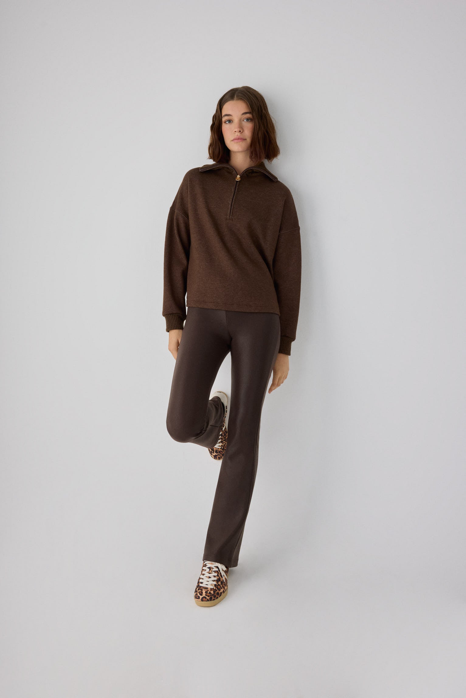 70466-dark-chocolate-leggings-mujer-termico-acampanados-efecto-piel-marron-chocolate