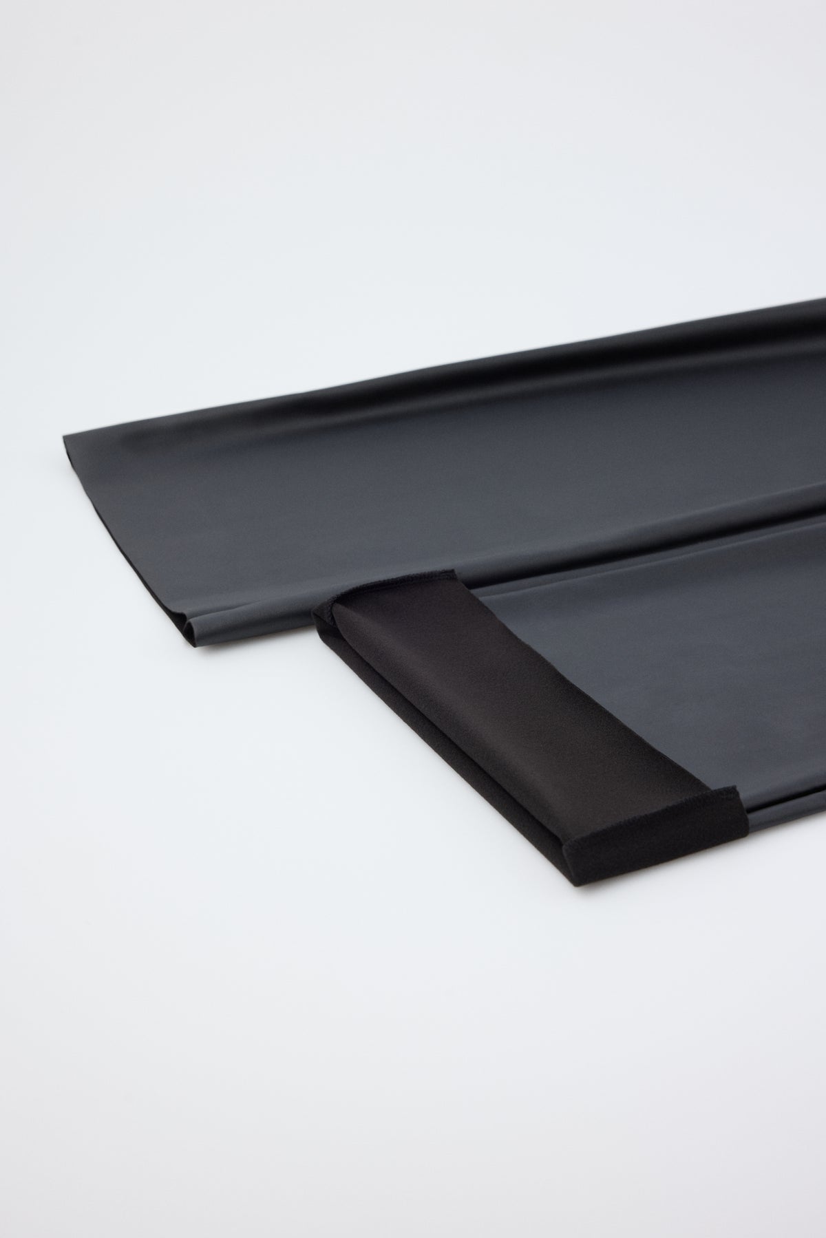 Leggings acampanados efecto piel con control abdominal negros